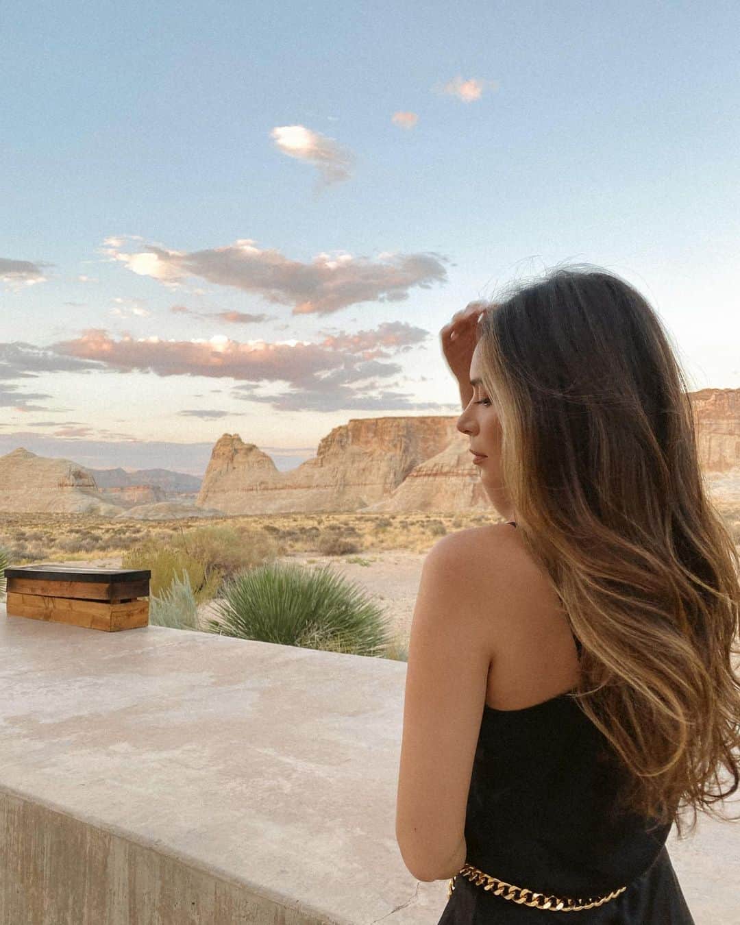 Marianna Hewittのインスタグラム：「you’ll figure that thing out & eventually it will all make sense ☁️  this night I looked up at the sky in anticipation of the meteor shower happening, I was making my wishes as a shooting star flew by right above me. I let out an audible gasp bc I couldn’t believe what I just saw. I waited and saw a few more - and now I wait and see if my wishes come true 💫 #perseidmeteorshower」