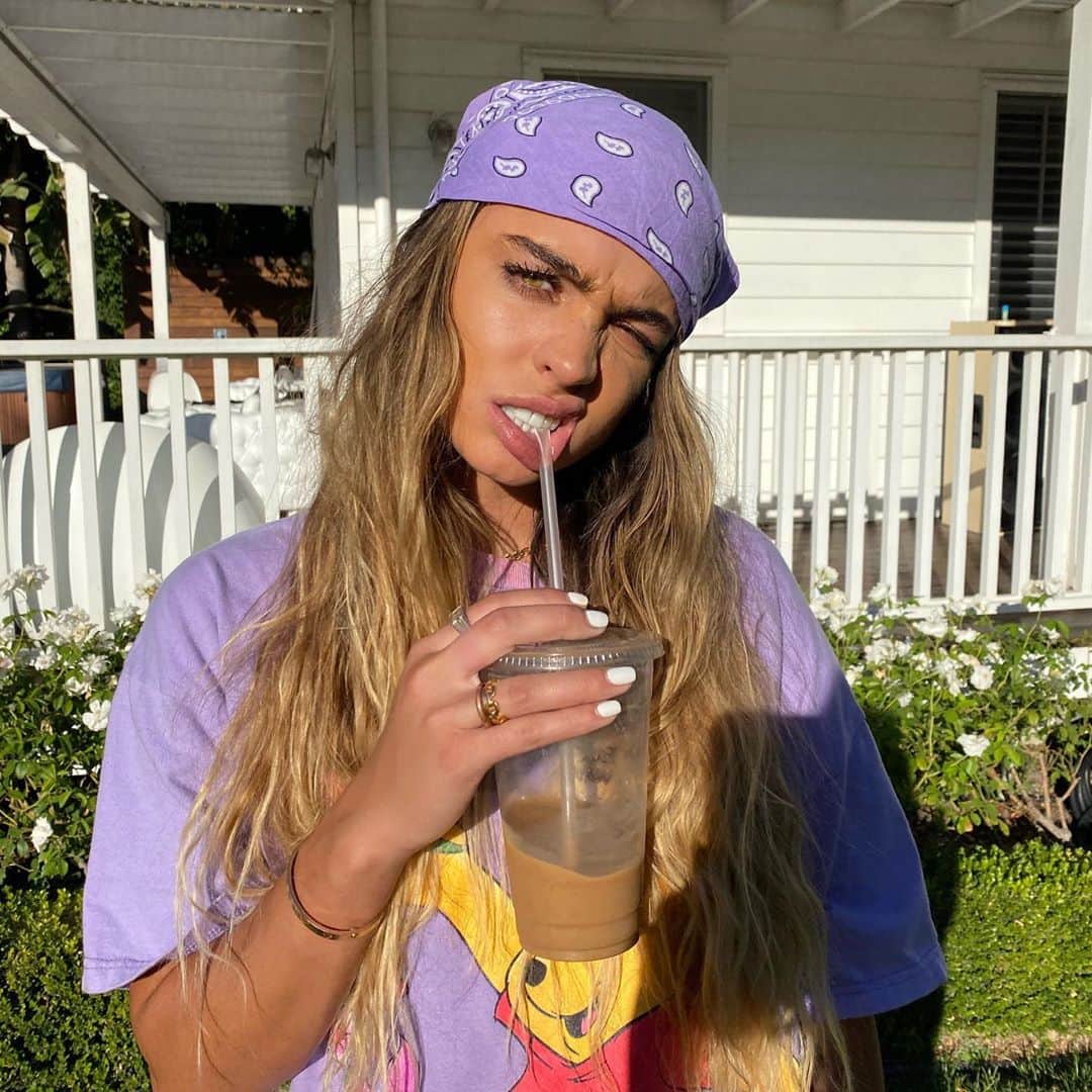 Sommer Rayさんのインスタグラム写真 - (Sommer RayInstagram)「the only time you’ll see 2 of my fingers missing rings lol also why do i always post so many damn pics in my slides idk i’m indecisive」8月15日 5時34分 - sommerray