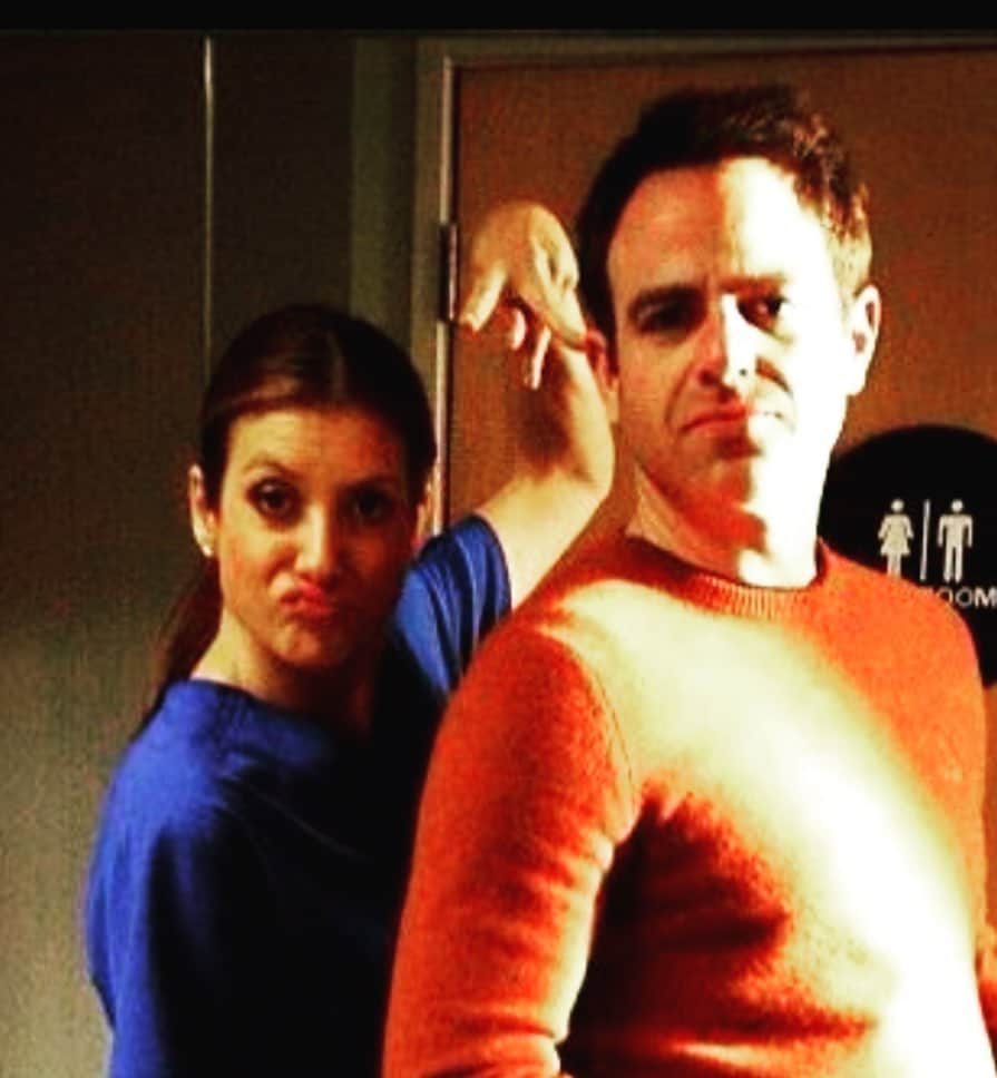 ポール・アデルスタインのインスタグラム：「Throwback to hanging with @katewalsh in SOLID COLORS ONLY in front of a fake bathroom」