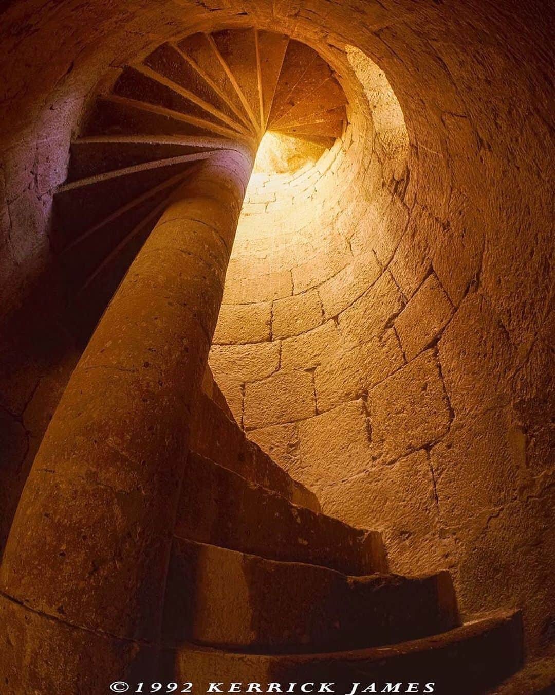 のインスタグラム：「Posted @withregram • @kerrickjames5 Ascending stone staircase in Mission San Borja, Baja California, Mexico. Shot with Pentax 67II and 35mm fisheye lens on Fuji Velvia. #ricohusa #ricohimaging #pentaxiansunite」