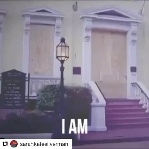 ブレッキン・メイヤーのインスタグラム：「Vote. Also, extra credit for any comments that don’t have “What about..” in them. #NoMoreWhataboutisms #Vote #DidIMentionEveryoneShouldVote #AlsoWearAMask #VoteWithAMaskLikeSomeCoolSuperHeroLikeVoterMan #OkayVoterManIsntAGreatName」