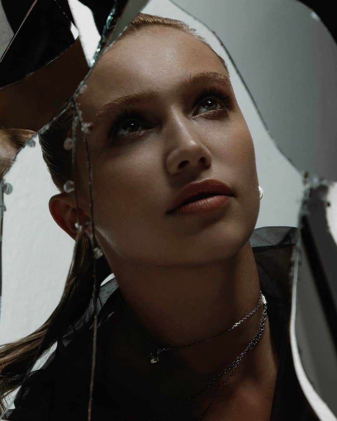 ケイリン・ルッソのインスタグラム：「So so so grateful to be a part of the new unisex @martyre campaign. debuted in @voguemagazine, shot by  my brother @jordenkeith. Thank you so much @sbdanwar and @xxbridge for having me. 50% of proceeds from the eternal bracelet is going to @pencilsofpromise ♻️🌏  Styling @isabellesabelstyle   Mua @niasjoy   Hair @brandnewjames」