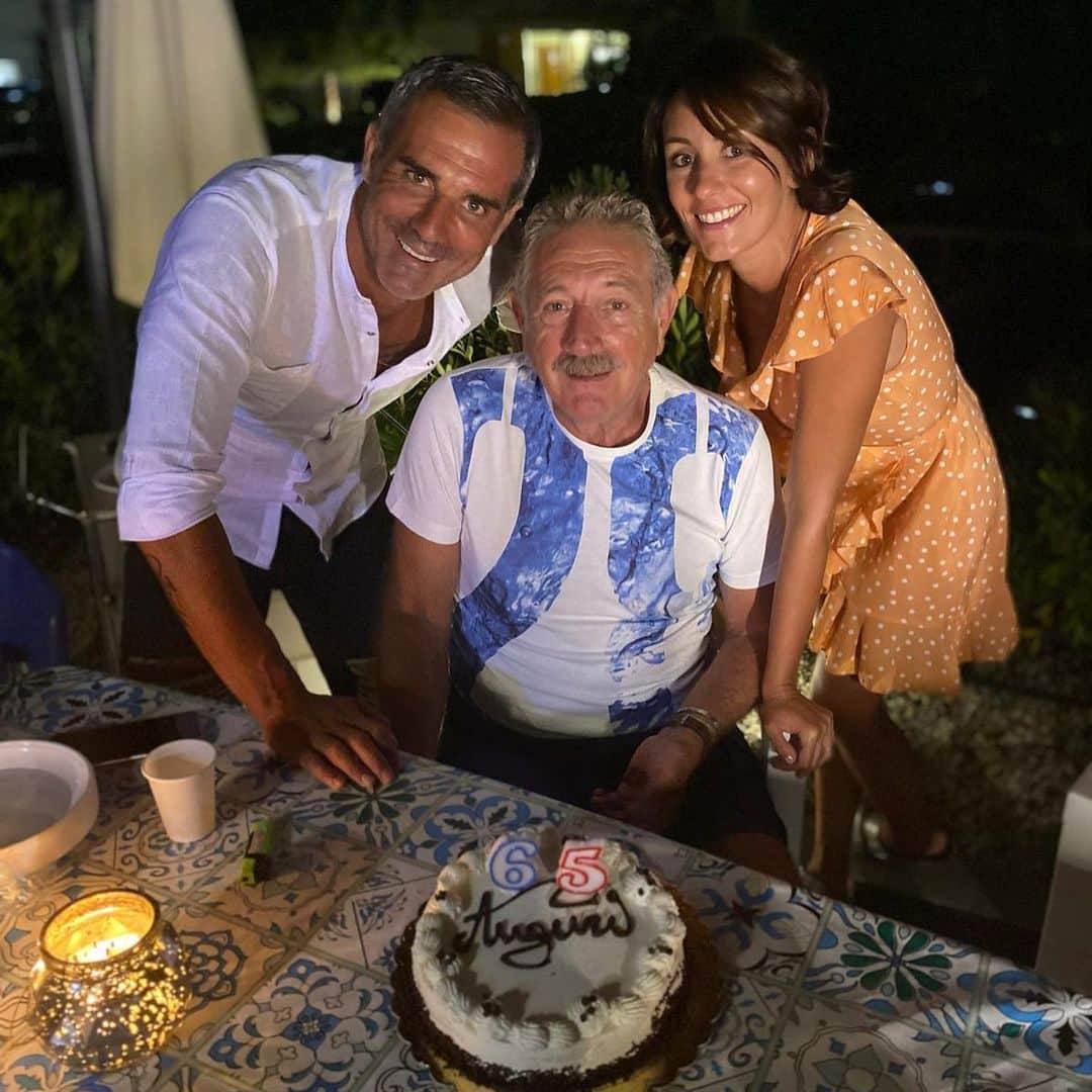 ステファノ・ソレンティーノのインスタグラム：「Amici in famiglia, rivali in campo 😂😂😂 buon compleanno papà ❤️ #auguri #Palermo #catania」