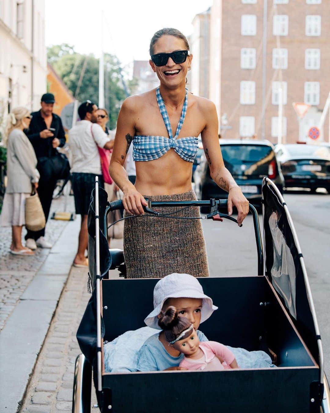 Vogueさんのインスタグラム写真 - (VogueInstagram)「If there was a plus side to Copenhagen’s phygital fashion week it was that its street-style scene looked more like it did in its early days, when individualism, not designer labels, got the attention of photographers. Tap the link in our bio for some of our favorite looks. Photographed by @thelocals」8月15日 6時06分 - voguemagazine