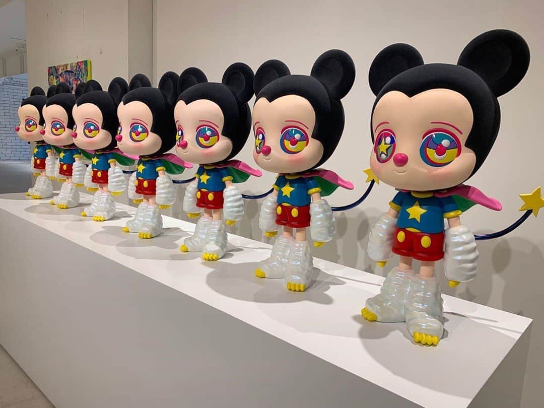 下田ひかりさんのインスタグラム写真 - (下田ひかりInstagram)「My Mickeys are all lined up and ready for their big debut! 🥰👏👏👏 They’ll be sold by @apportfolio in just a few hours😱 August 15th at 10am Hong Kong time!! Link in bio for details! #hikarishimoda #art #sculpture #mickey #mickeymouse #disney」8月15日 6時46分 - hikarishimoda