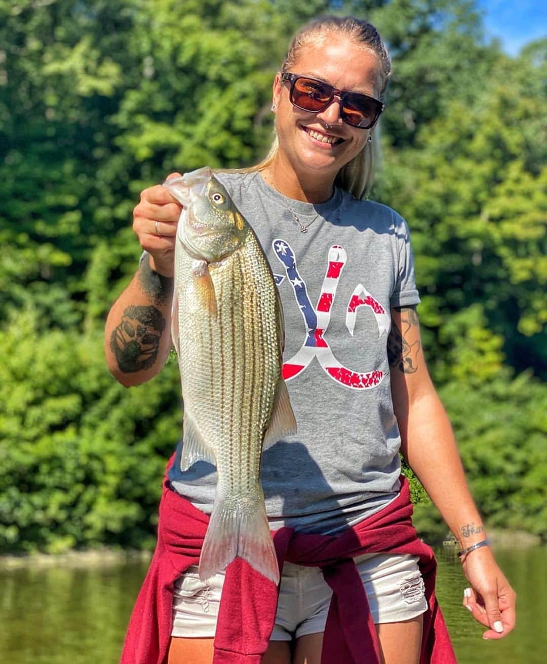 Filthy Anglers™さんのインスタグラム写真 - (Filthy Anglers™Instagram)「Filthy Female Friday: Today our friend Mollie @mollie_in_wonderland is showing off a fish we don’t typically see, a hybrid striper - who here has caught one?? “Not I” said me. She’s also showing off our new Rush Polarized sunglasses that she recently picked up. Congrats on the catch Mollie you are Certified Filthy yet again. Don’t forget, tag a friend on the last post for your chance to win our new sunglasses! www.filthyanglers.com #fishing #bassfishing #angler #outdoors #girlswhofish #ladyangler #fishbra #bass #getfilthy #monsterbass #nature #girlsfishtoo #kayak #striper #hynrid #bass」8月15日 6時50分 - filthyanglers