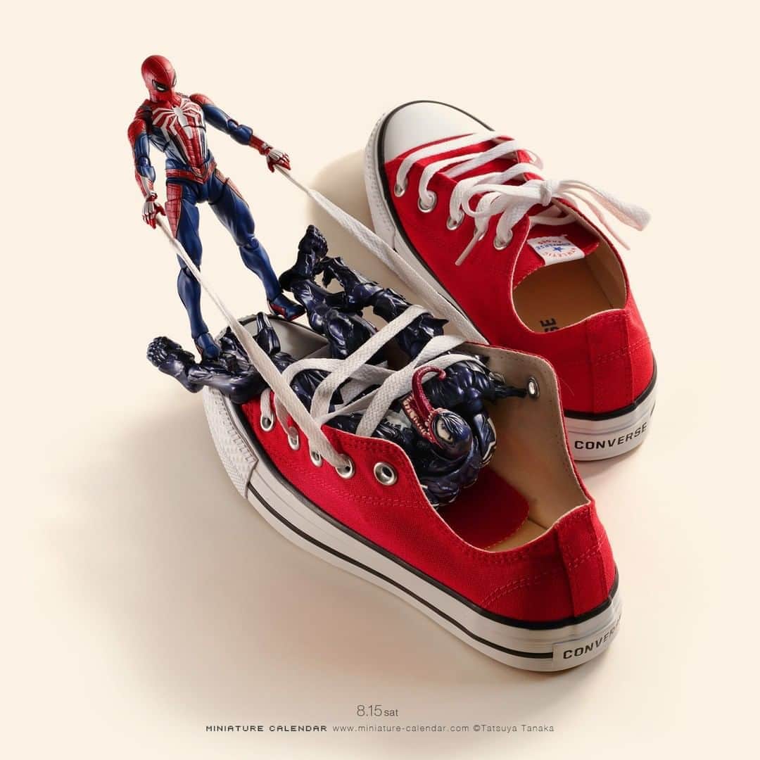 のインスタグラム：「⠀ “Shoe-pider Man” ⠀ クモの糸の代わりにクツの紐 ⠀ #スパイダーマン #靴紐 #SpiderMan #SpiderWeb #Shoelace ⠀ ───────────────── 《EXHIBITION info》 ⠀ 【MINIATURE LIFE展 in 函館】 ❗️Last 2days❗️ MINIATURE LIFE EXHIBITION in Hakodate until: Aug 16, 2020 #MiniatureLife展 #ミニチュアライフ展 ⠀ ℹ️Please look at the Instagram story’s highlight for more information. ⠀」