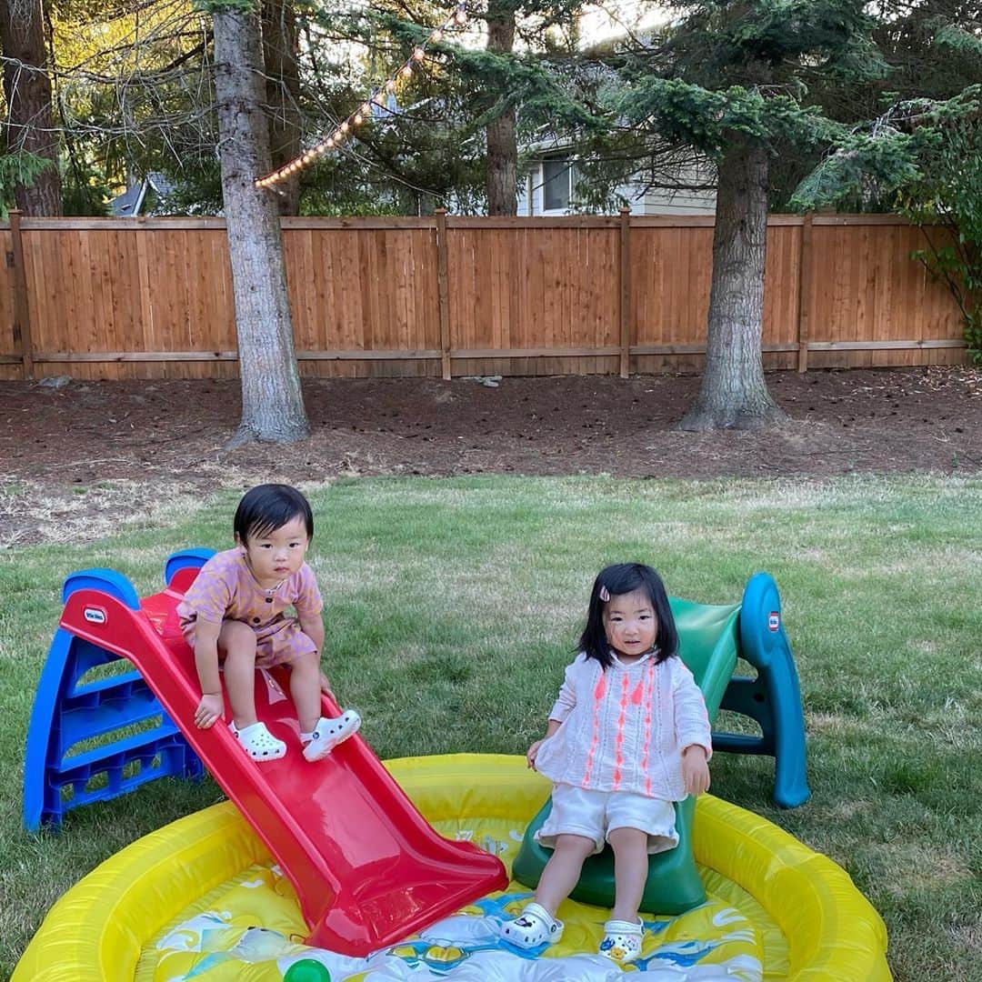 ヘリム・パクさんのインスタグラム写真 - (ヘリム・パクInstagram)「- 이모,삼촌이 맛있는 저녁 초대해줘서,🥩엄마아빠리아 배터지게 먹고, 아빠랑 지영이모 케이크까지🎂💜 고마워요❤️❤️ . . . #황금개띠친구들 #리아 #시애틀맘」8月15日 6時57分 - iam_hyepark
