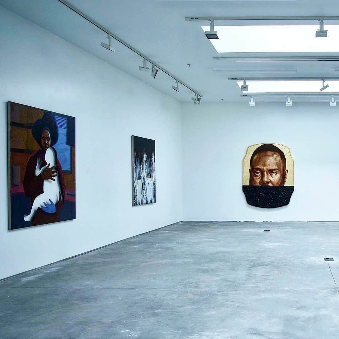 ガゴシアン・ギャラリーさんのインスタグラム写真 - (ガゴシアン・ギャラリーInstagram)「#NXTHVN: “Pleading Freedom,” an exhibition by Titus Kaphar and Reginald Dwayne Betts, is now open at the NXTHVN Gallery in New Haven, Connecticut, through September 26.  The “Redaction” series on view in this exhibition was originally presented at MoMA PS1, New York, in 2019, and supported by Agnes Gund and the Arts for Justice Fund. The “redacted” works on paper combine Betts’s poetry with Kaphar’s etched portraits of incarcerated individuals, and draw inspiration and source material from lawsuits filed by Alec Karakatsanis of the Civil Rights Corps (CRC) on behalf of people incarcerated as a result of their inability to pay court fines and fees.  The exhibition also marks the first occasion on which Kaphar’s paintings “Yet Another Fight for Remembrance (Study)” (2014)—the first work of his to appear in TIME magazine—and “Analagous Colors” (2020)—the most recent—will be on view together at NXTHVN’s space in New Haven.  Gagosian will offer sales support for “Pleading Freedom,” with proceeds supporting NXTHVN’s work toward systemic change, racial justice, and equality. For more information, follow the link in our bio. __________ #TitusKaphar #ReginaldDwayneBetts #NXTHVN #Gagosian #Repost: @__nxthvn__ (1) Left to right: Titus Kaphar; “Analogous Colors,” 2020; “Yet Another Fight for Remembrance,” 2015; “State Number 2 (Dwayne Betts)," 2019; (2) Titus Kaphar and Dwayne Betts in front of "Redaction: A Project by Titus Kaphar and Reginald Dwayne Betts," NXTHVN Gallery, New Haven, Connecticut. Artwork © Titus Kaphar. Photos: John Dennis」8月15日 7時09分 - gagosian