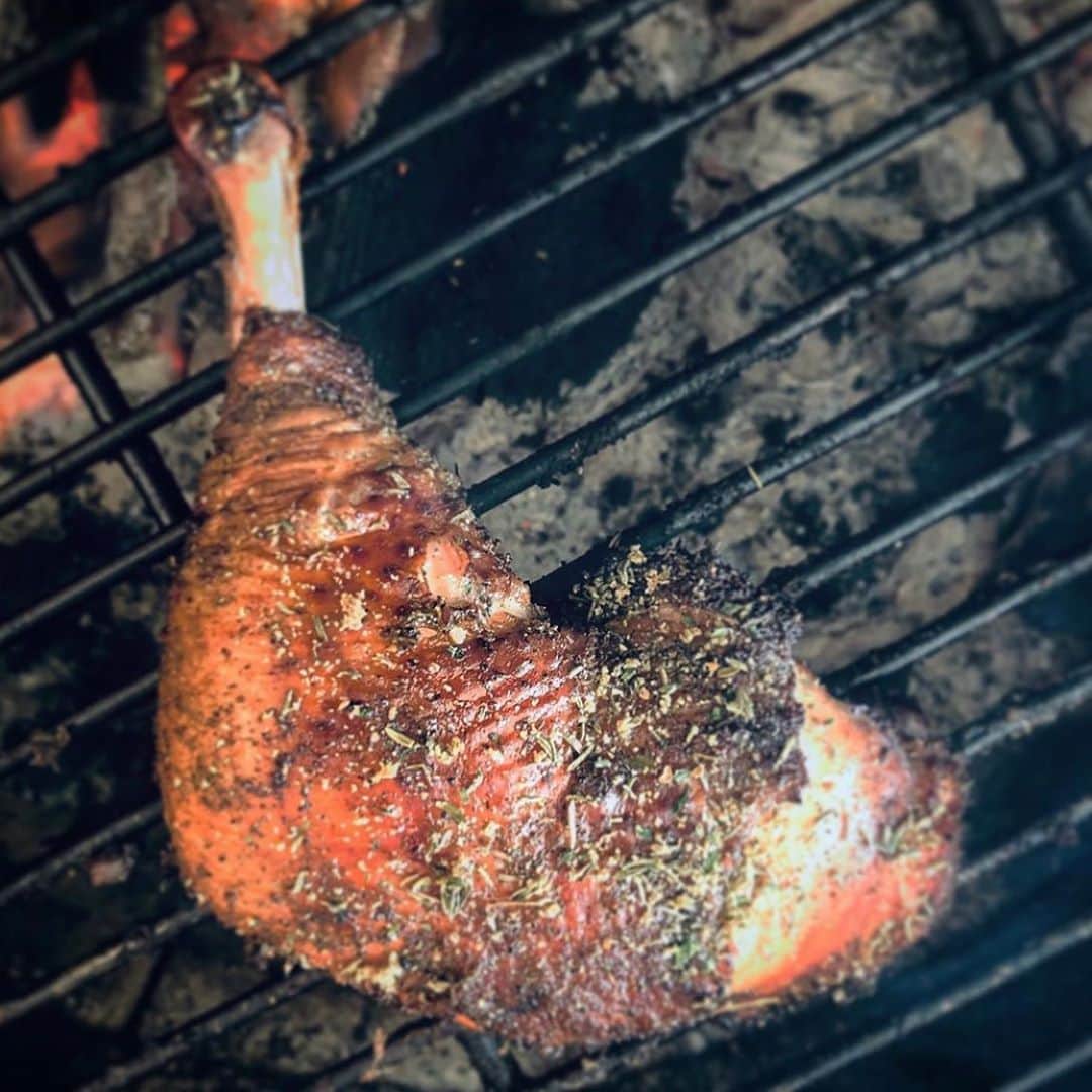ケリスのインスタグラム：「Garlic herb seasoning , fire , chicken . Perfect ! Bountyandfull.com」