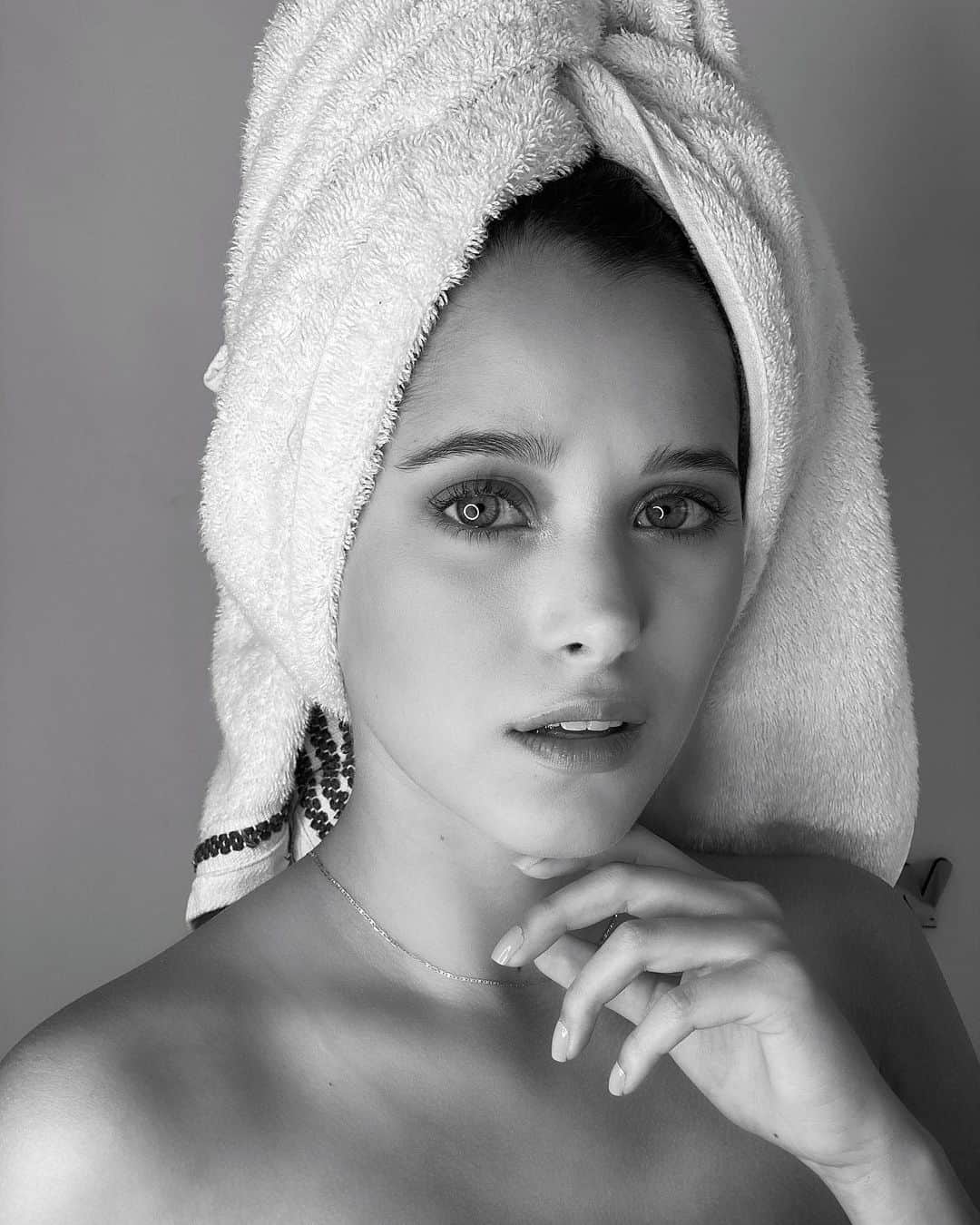 ミッチェル・オルベラのインスタグラム：「Mantén los ojos abiertos, cualquier cosa puede inspirarte ⭐️」