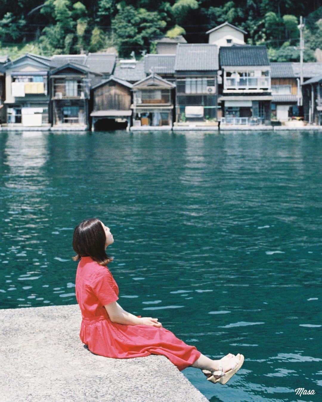 Masaさんのインスタグラム写真 - (MasaInstagram)「. . . 今日も暑くなりそうですね☀️ . 撮影日 : 2020年8月1日 . #まさ35 #ヤマプリ #35mm #contaxrx #contax #planar #instagramjapan #igersjp #tokyocameraclub #art_of_japan_ #photogenic_jp #good_portraits_world #film_jp #film #フィルム #film_com #filmcamera #filmphotography #portrait #ポートレート #photogram_archive #todays_blue_collection #pof_ig #hibi_jp #team_jp_ #京都 #kyoto #伊根 #伊根の舟屋」8月15日 7時32分 - masa_nikonist
