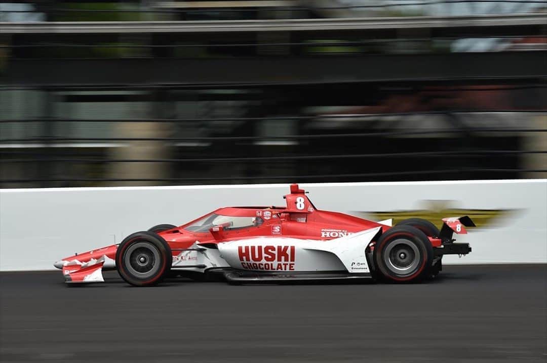 マーカス・エリクソンのインスタグラム：「Fast Friday ✅. P2 in the 4 lap average speed list and P5 in the no tow fast lap list (my best lap was a 231.7 mph/ 373 kph average speed) 😅👍🏻. The @huskichocolate @chipganassiracing @hondaracing_hpd is fast! Bring on Qualifying tomorrow 💪🏻 #ME8 #INDY500 #INDYCAR」