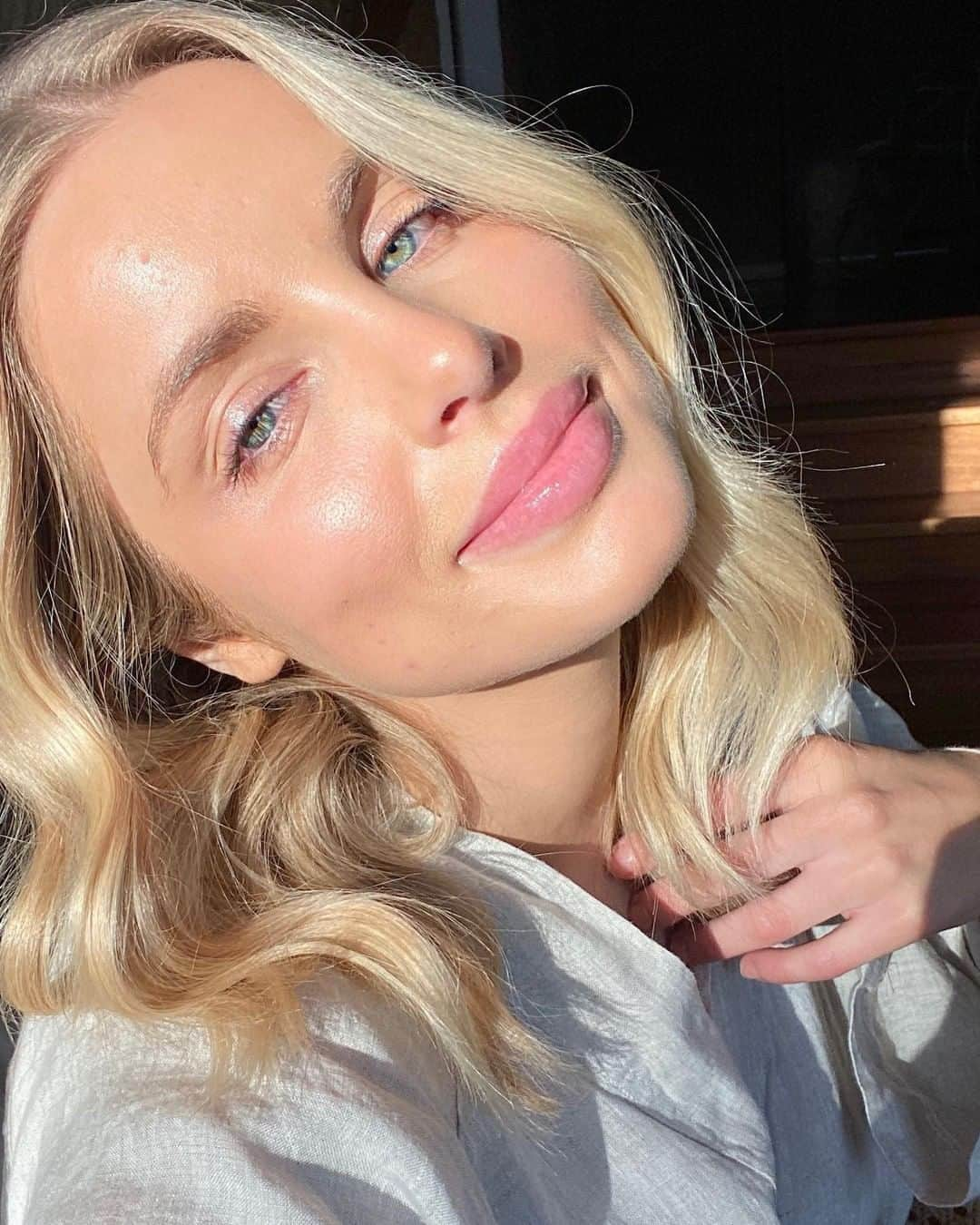 ウラヘンリクセンさんのインスタグラム写真 - (ウラヘンリクセンInstagram)「The #FreshFaceFriday inspo we need 😍🙌🏻 Who else has been loving their bare skin thanks for Banana Bright Vitamin C Serum? #Regram @krumble」8月15日 8時00分 - olehenriksen