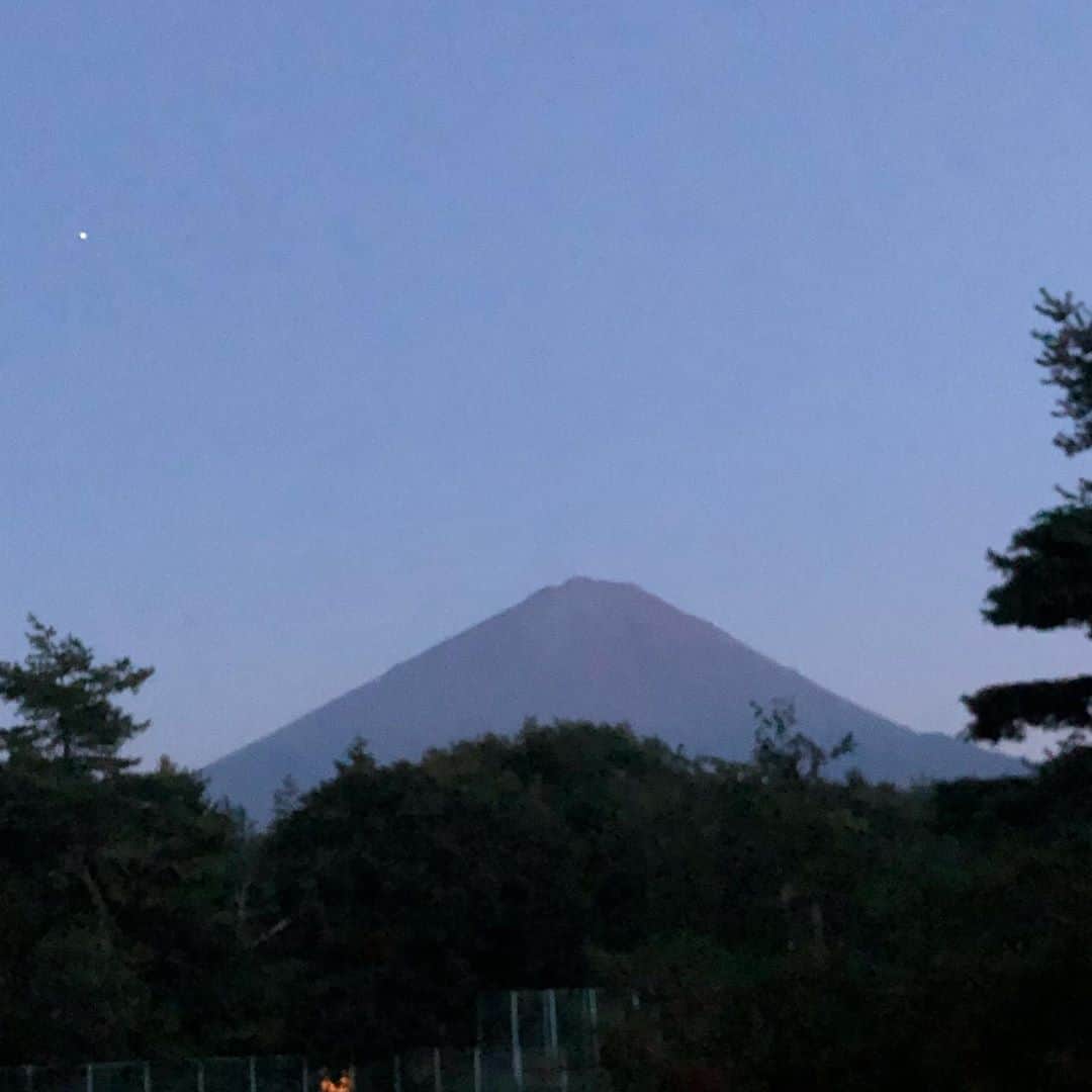 藤沢久美さんのインスタグラム写真 - (藤沢久美Instagram)「#富士山 #今年は閉山して富士山も一休み #静かな夜」8月15日 19時02分 - kumifujisawa