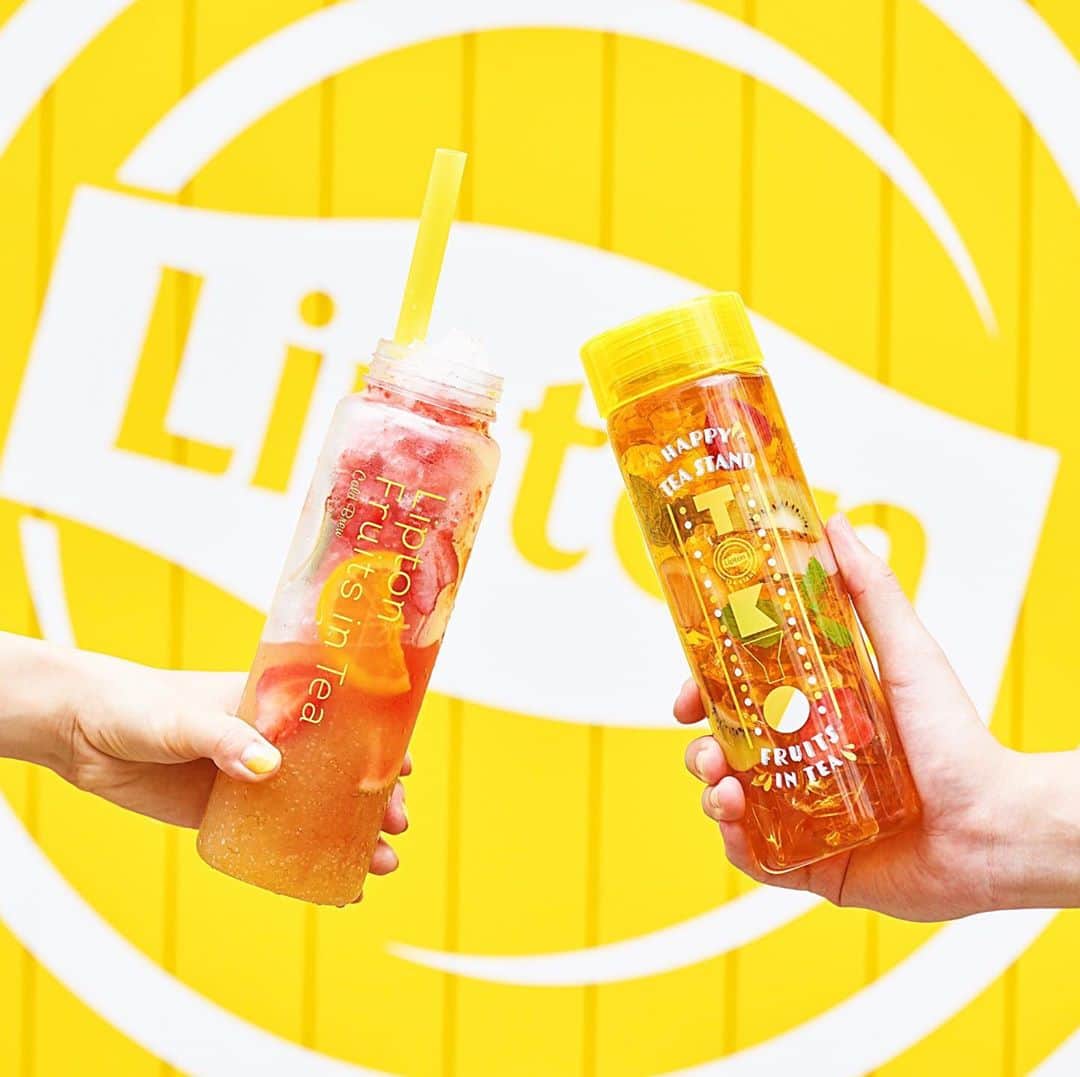 リプトンのインスタグラム：「フルーツインティー🍓とパフェ氷🍧、あなたはどっち派？？ . 夏ももう折り返し地点…！ フルーツたっぷりでごくごく飲めちゃうフルーツインティーと🍊 この夏限定ひんやり涼しい新感覚スイーツのパフェ氷🍧 どちらも夏にぴったり。 コメントでみんなの感想聞かせてね💛 . ＜Fruits in Tea DAIKANYAMA＞ 日時: ‪7/10(金)-8/30(日) 11:00-20:00 (L.O. 19:45)‬ 場所: Sign代官山  . ＜Fruits in Tea KICHIJOJI＞ 日時：‪7/22(水)-9/13(日) 11:00-20:00 (L.O. 19:45)‬ 場所：Sign吉祥寺  . ＜Fruits in Tea OSAKA＞ 日時: ‪7/10(金)-9/22(火) 10:00-21:00 (L.O. 20:45)‬ 　※‪8/19(水) ‬休館日 場所: ディアモール大阪 #リプトン #Lipton #FruitsinTea #フルーツインティー #ColdBrew #コールドブリュー #リプトンコールドブリュー #水出しアイスティー #水出し紅茶 #癒し #リラックス #Happy #期間限定 #LiptonTEASTANDFruitsinTea #代官山 #吉祥寺 #大阪 #梅田 #リプトンでつながる」