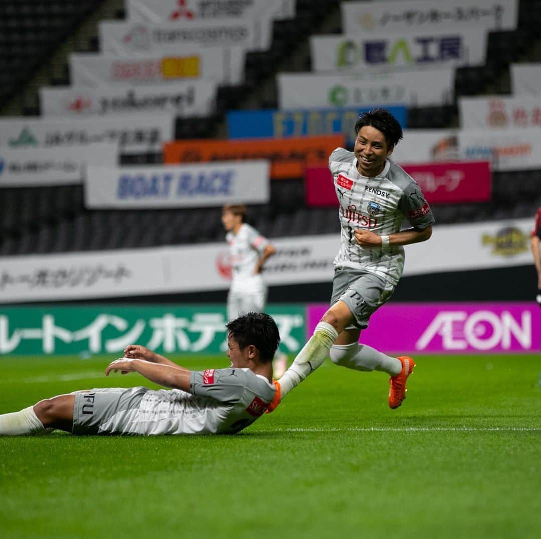 小林悠さんのインスタグラム写真 - (小林悠Instagram)「札幌戦  中2日の体力的に厳しい試合でしたがチーム一丸となって勝ち点3をゲットできました^_^  またすぐに試合が来るのでみんなで良い準備をしたいと思います👍  やっとジュニーニョ越えられました😊  #サイソクアラワル #PUMAULTRA #PUMA #PUMAFOOTBALL @pumafootball_jp @pumajapan」8月15日 18時04分 - kobayashiyu11
