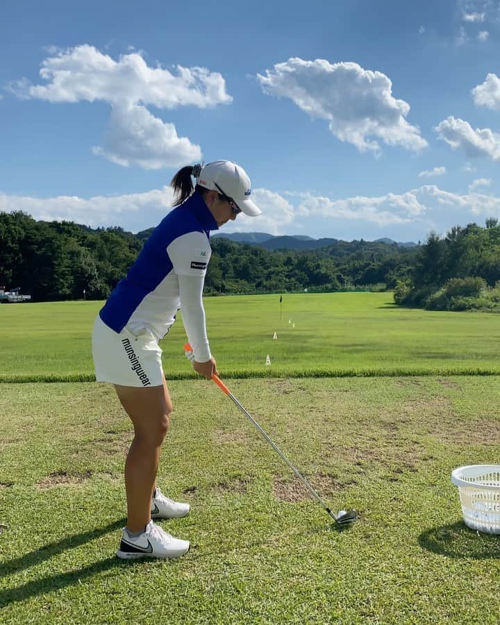 宮里美香のインスタグラム：「*** One more day to go!!😎🤙 Wish me luck! . 日本全国各地でかなり気温が上がってますね💦 皆さん、熱中症にならないように気をつけて下さい🥺 軽井沢も、日差しが強くて暑い日々が続いてます🥵 . ラスト1日、、、⛳️ 最後まで諦めずに頑張ります！！ . . #golf #jlpga  #onemoredaytogo  #illdomybest  #nec軽井沢72ゴルフトーナメント  #明日が最終日 #暑さに負けず  #頑張ります」