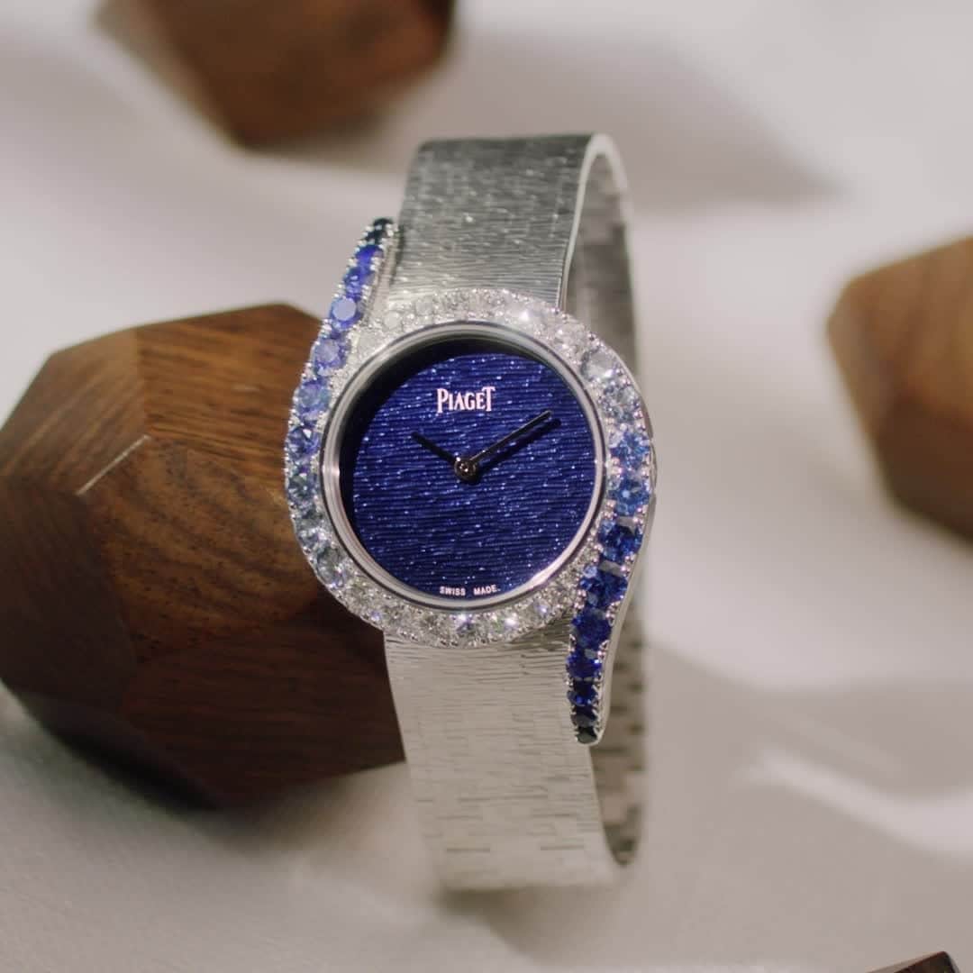 のインスタグラム：「White gold or rose gold? Discover these two #PiagetLimelightGala watches, both adorned with a Palace Décor bracelet, our signature engraving technique that only a few artisans can create. - #Piaget #PiagetWatches #LuxuryWatch #WatchOfInstagram」