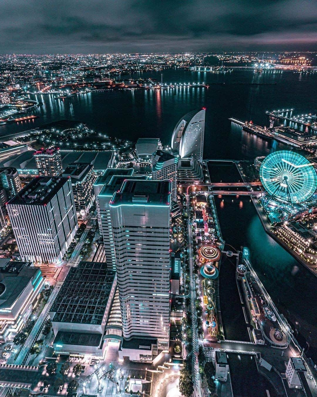 横浜市さんのインスタグラム写真 - (横浜市Instagram)「High above Minato Mirai.﻿ Photo: @_gnt_99﻿ #myyokohama﻿ ﻿ #yokohama #darlingescapes #beautifuldestinations #artofvisuals #somewheremagazine #discoverglobe #travelawesome #passionpassport #lovejapan #explorejapan #japanlife #japanfocus #japan_vacations #japanrevealed #よこはま #ヨコハマ #横浜」8月15日 18時00分 - findyouryokohama_japan