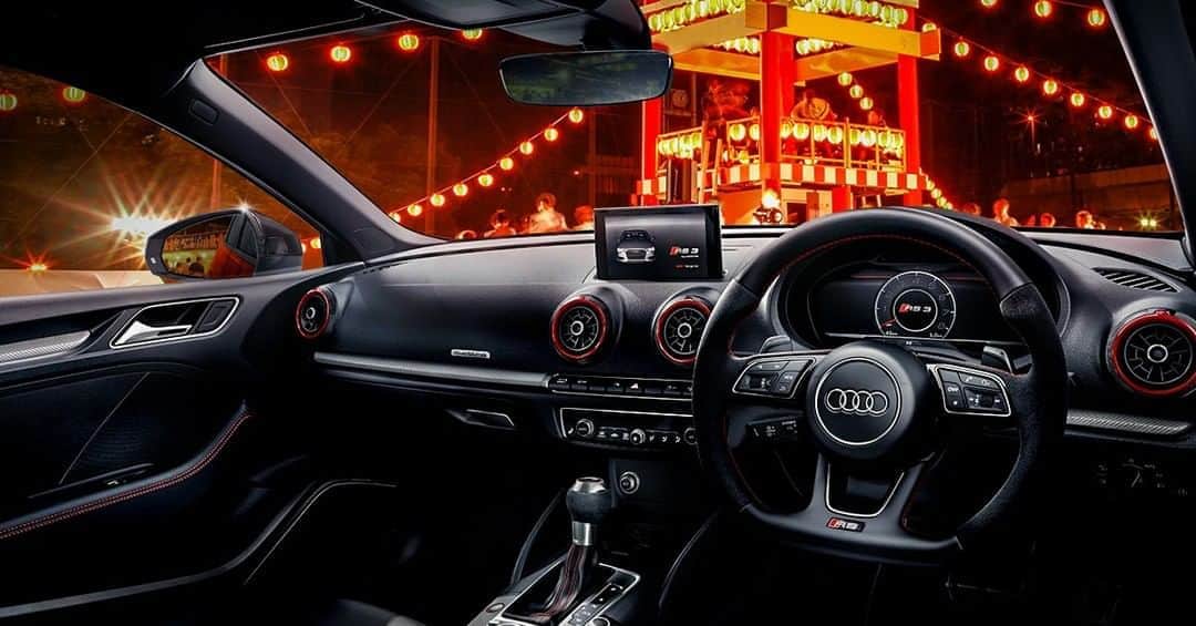 アウディ ジャパンさんのインスタグラム写真 - (アウディ ジャパンInstagram)「盆踊りの賑わいと美しい日本の祭り櫓の情景。 Audi RS 3のバーチャルコックピットの先に広がる夏のひとときを、今年はおうちで楽しみましょう。  #Audi #AudiRS3 #アウディRS3 #Audijapan #AudiSport #アウディ #carwithoutlimits #carsofinstagram #Audiworld #Audigenic #SportCar #スポーツカー #モータースポーツ #車好きな人と繋がりたい #夏祭り」8月15日 18時00分 - audijapan