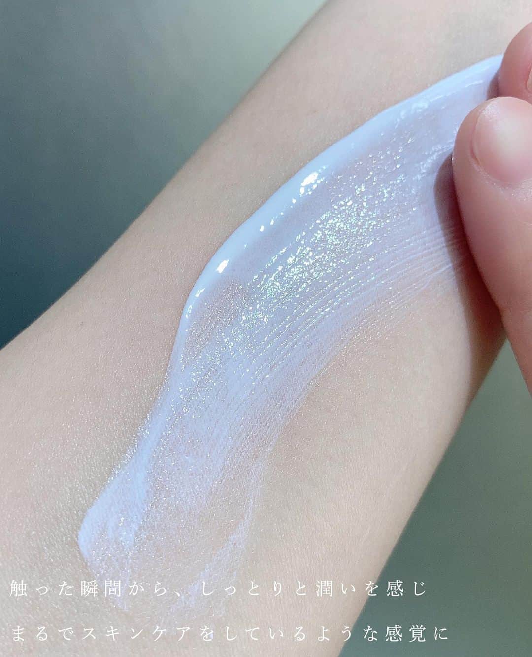blanche étoileさんのインスタグラム写真 - (blanche étoileInstagram)「. 日々降り注ぐ紫外線に しっかりと対策は出来ていますか👒？ . . すでにご愛用いただいているお客様から 大好評いただいている、 PHYTO ESSENCE UV MILK 50+は、 優しく軽やかなPhyto(植物)のヴェールで、 降り注ぐ紫外線から 素肌を守りケアする［ 日焼け止め乳液 ］です🌿✨ . 厳選された天然精油の 【#ローズマリー葉油 #ティーツリー葉油 #セージ油 】 が爽やかに香り、 心も癒してくれる点も人気のポイントです👏🏻🎖 . . また、白浮きせず、 ウォッシャブル処方となっておりますので お顔以外の全身にもご使用頂けます🙆🏼🌟 . #濱田マサル#blancheétoile#ブランエトワール#PHYTOESSENCEUVMILK50#フィトエッセンスミルク #日焼け止め#紫外線対策#beautyproducts#化妆品」8月15日 18時00分 - blanche_etoile