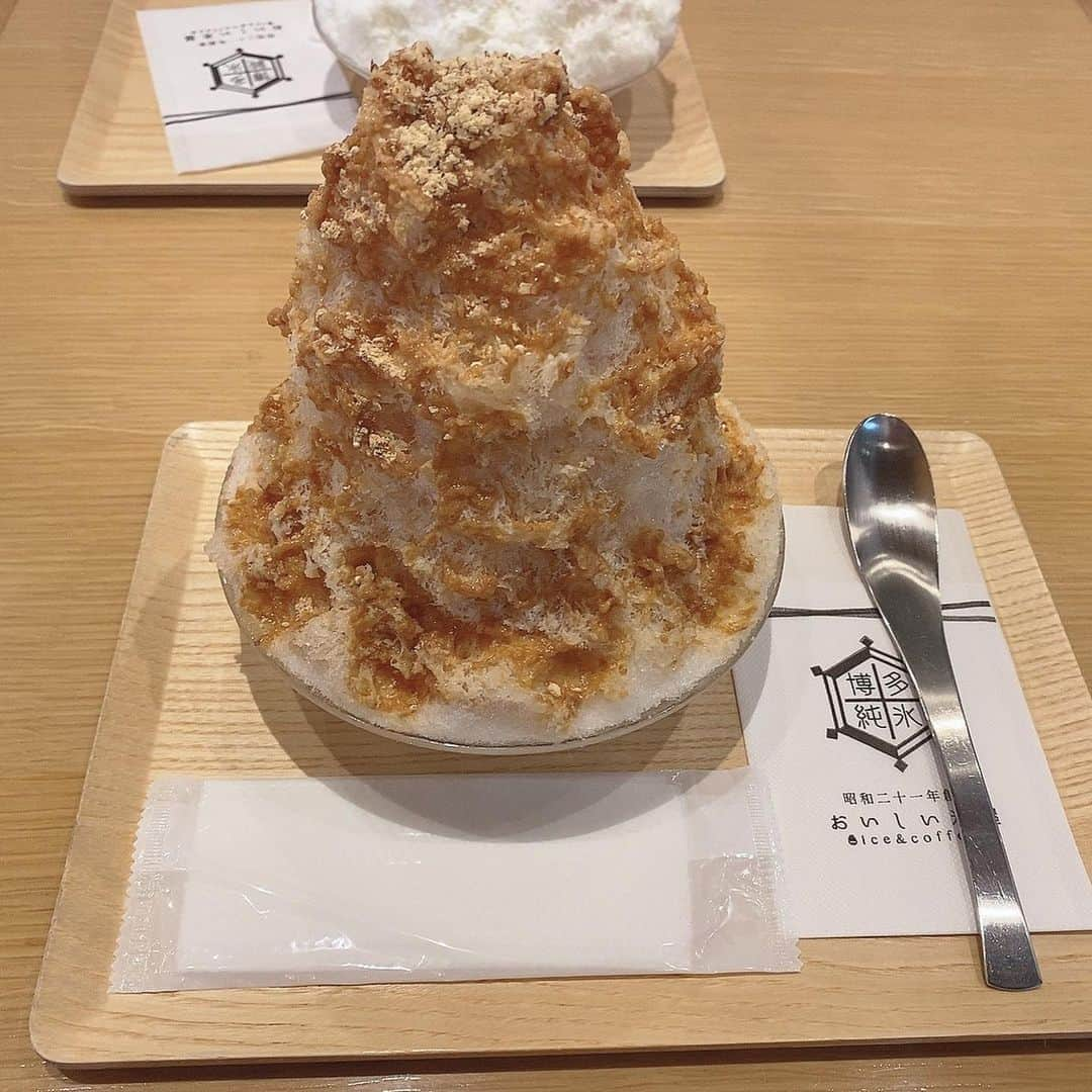 馬場彩華のインスタグラム：「🍧🤎🤍      暑い夏はかき氷に限るね𓈒 𓂂𓏸     #おいしい氷屋 #かき氷 #きな粉派です」