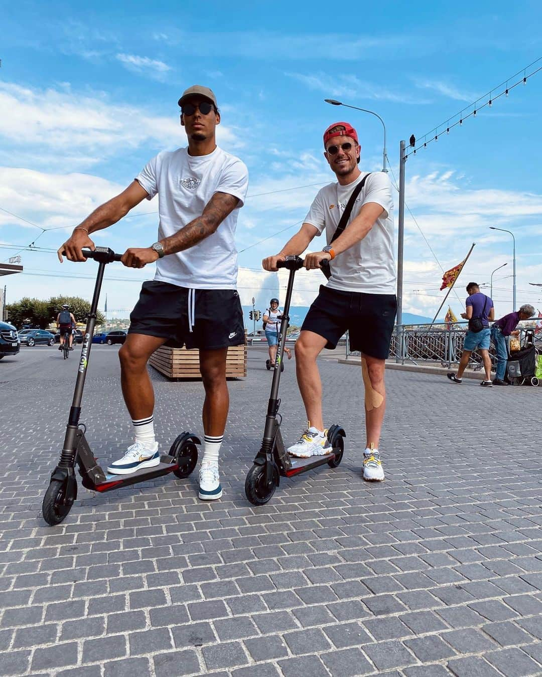 ジョーダン・ヘンダーソンさんのインスタグラム写真 - (ジョーダン・ヘンダーソンInstagram)「🛴 💨」8月15日 18時17分 - jhenderson