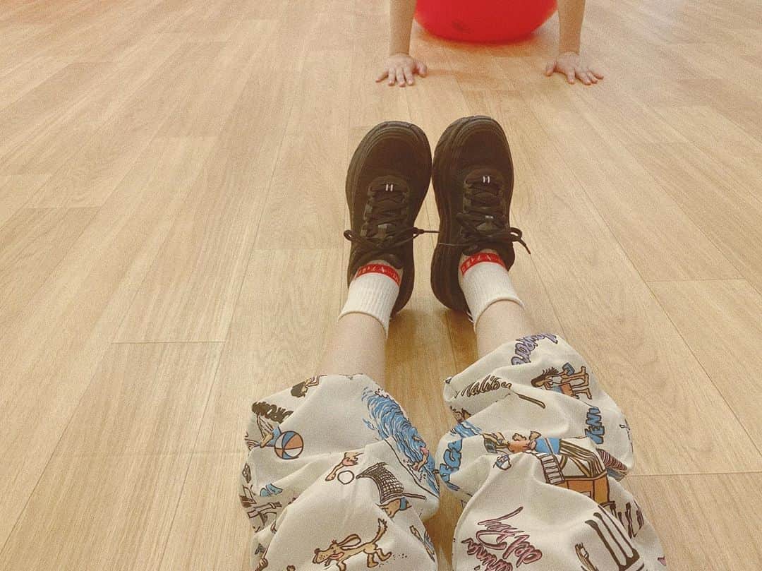 高橋愛さんのインスタグラム写真 - (高橋愛Instagram)「ハローキティ❤️🤍 ㅤㅤㅤㅤㅤㅤㅤㅤㅤㅤㅤㅤㅤ ㅤㅤㅤㅤㅤㅤㅤㅤㅤㅤㅤㅤㅤ キティちゃんの ソックス🧦履いて 少しだけ身体動かしました！ やっぱり、気持ちー！ ㅤㅤㅤㅤㅤㅤㅤㅤㅤㅤㅤㅤㅤ」8月15日 18時27分 - i_am_takahashi