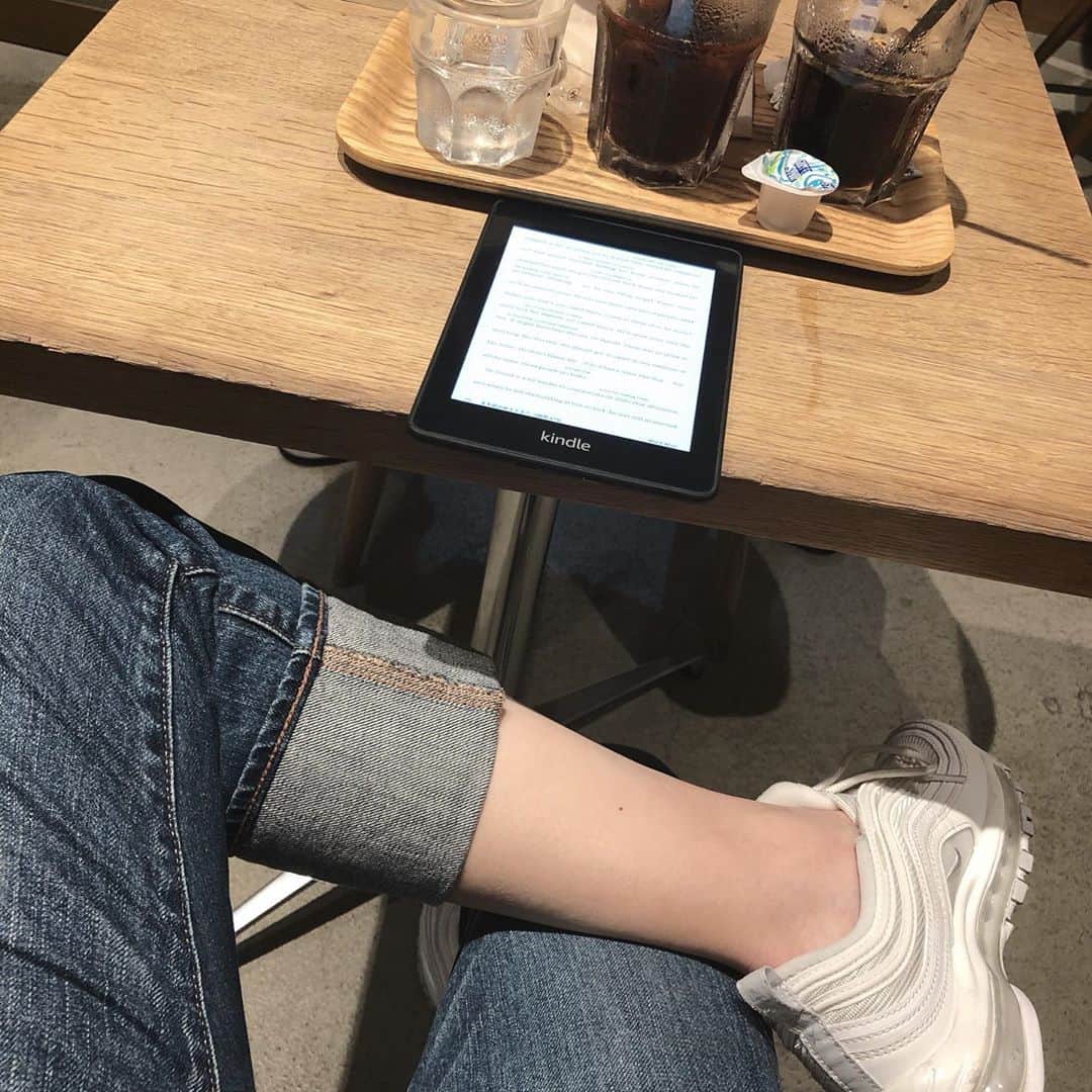 渡辺くるみのインスタグラム：「デニムお気に入り👖#態度悪いけど写真撮ってすぐ足直したからせーふ。」
