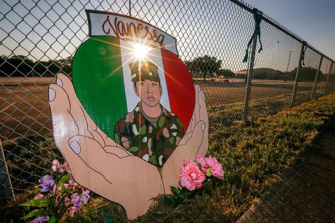 NBC Newsさんのインスタグラム写真 - (NBC NewsInstagram)「A memorial for slain U.S. Army Specialist Vanessa Guillen is set up around Cesar Chavez High School in Houston. Investigators say Guillen was bludgeoned to death on base by a fellow soldier.⁠ . ⁠ "It's very difficult for me to be standing here during my sister's memorial service," Vanessa's sister Lupe Guillen said. "But I know she must be up in heaven giving me the strength I need." Click the link in our bio to read more. ⁠ . ⁠ 📷  Steve Gonzales / @houstonchron via @apnews」8月15日 10時30分 - nbcnews