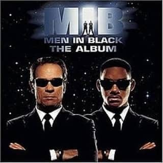 中村松江さんのインスタグラム写真 - (中村松江Instagram)「今日の一曲はWill Smithで『Men in Black』です✨ 映画「メン・イン・ブラック」のサントラ盤「Men in Black: The Album 」とウィル・スミスのソロ・アルバム「Big Willie Style」に収録。 肩の力が抜けたSFコメディ映画「メン・イン・ブラック」の主演ウィル・スミスによる主題歌で、1997年のヒット曲✨ 映画スターのイメージが強いウィル・スミスですが、元々DJ・ジャジー・ジェフ&ザ・フレッシュ・プリンスにおいてフレッシュ・プリンス名義でラッパーとして活躍していましたからね✨ とても心地良い名曲です👍 (№345) #歌舞伎 #中村松江 #willsmith #meninblack #bigwilliestyle」8月15日 10時25分 - matsue_nakamuraofficial