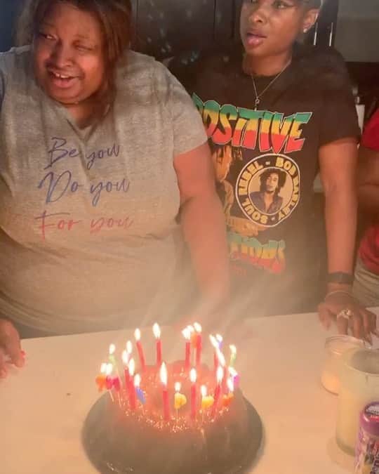 ジェニファー・ハドソンのインスタグラム：「Oh but we made it thru it all! Although it was very different this year with all that’s going on ! We went to @juleyah house and celebrated #Julian d.king bday , he woulda been 19 ! My munch made his cousin cake , which made it even more special ! On this Hatch day many kids in chicago was still blessed ! Happy  heavenly birthday nephew !! We will always honor and uphold your memory ! Until next time guys ! P.s I been around these kids to long ! Haha」