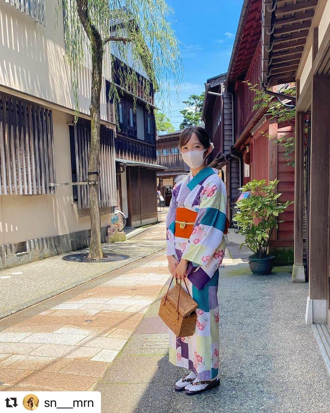 金沢着物レンタルshop心結〜kokoyui〜のインスタグラム：「素敵なお写真ありがとうございます😃💕 . シェアさせていただきます❣️ . ⚫︎金沢駅前 着物レンタル心結(ここゆい)  ⚫︎営業時間 : 9:00〜18:00 ⚫︎address : 金沢市本町1-3-39 ⚫︎tell : 076-221-7799 ⚫︎金沢駅から徒歩5分  ⚫︎コインパーキング補助あり  心結の着物一覧▶@kokoyui_kimono 振袖や袴はこちら▶@kokoyui_furisode 七五三やお子さんの着物はこちら▶@kokoyui753 .  #撮影 #兼六園 #東茶屋街 #21世紀美術館 #着物ヘア #ヘアセット #和服 #着物 #着物コーディネート #きもの #着物女子 #着物男子」
