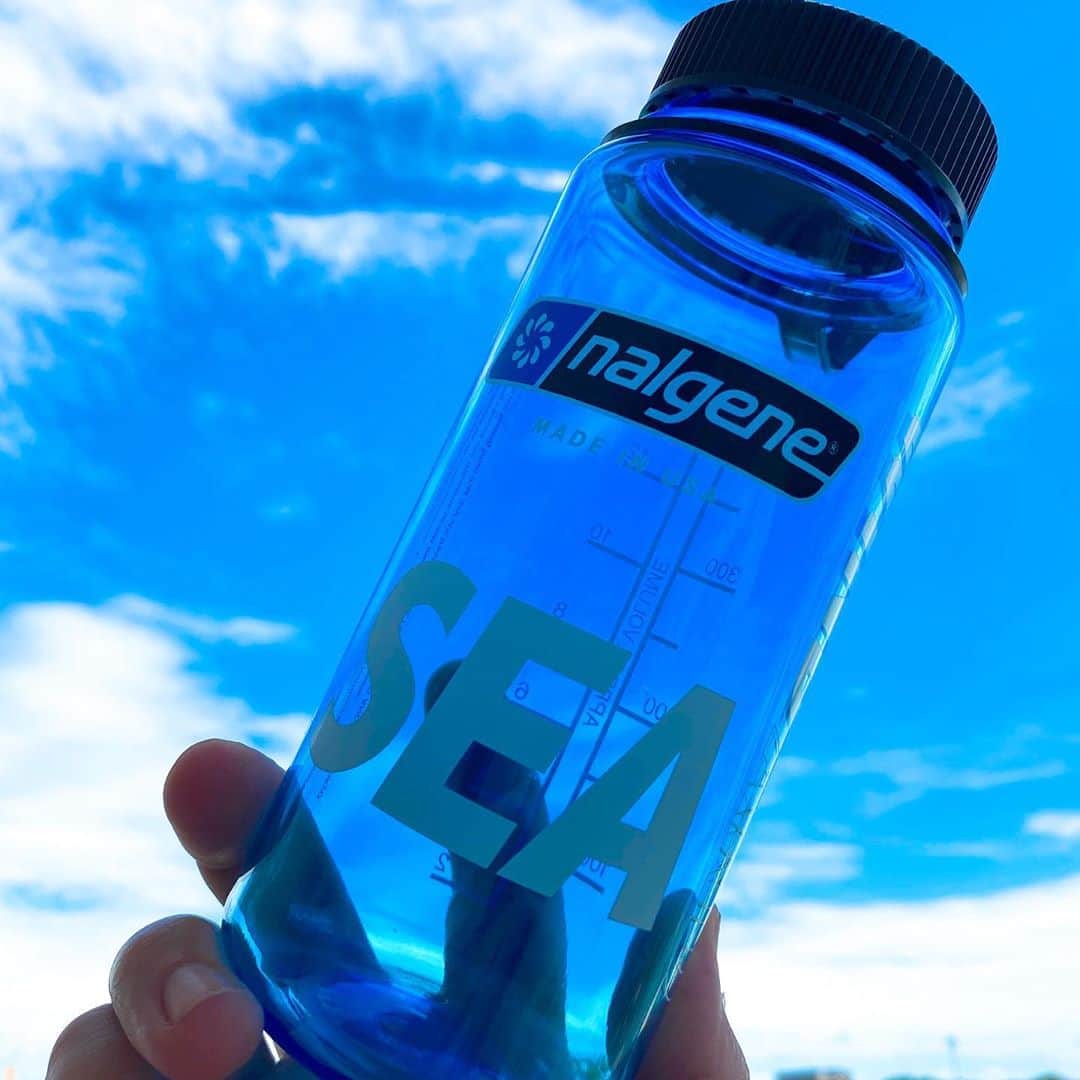 のインスタグラム：「WIND AND SEA ✖︎ Nalgene @windandsea_wear @nalgene  #windandsea #ウィンダンシー  #ボトル #ナルゲン #nalgene  #木村拓哉 #キムタク #ファッション　#ファッションコーデ  #ストリートファッション #ストリート系 #streetfashion  #アメカジ　#サーフ #サーフィン #マリンスポーツ #ジム　#フィットネス  #ロンハーマン #ronherman  #海　#ハワイ #空 #青 #お洒落さんと繋がりたい  #お洒落な人と繋がりたい  #モデル　#メンズモデル #撮影モデル #インフルエンサー」