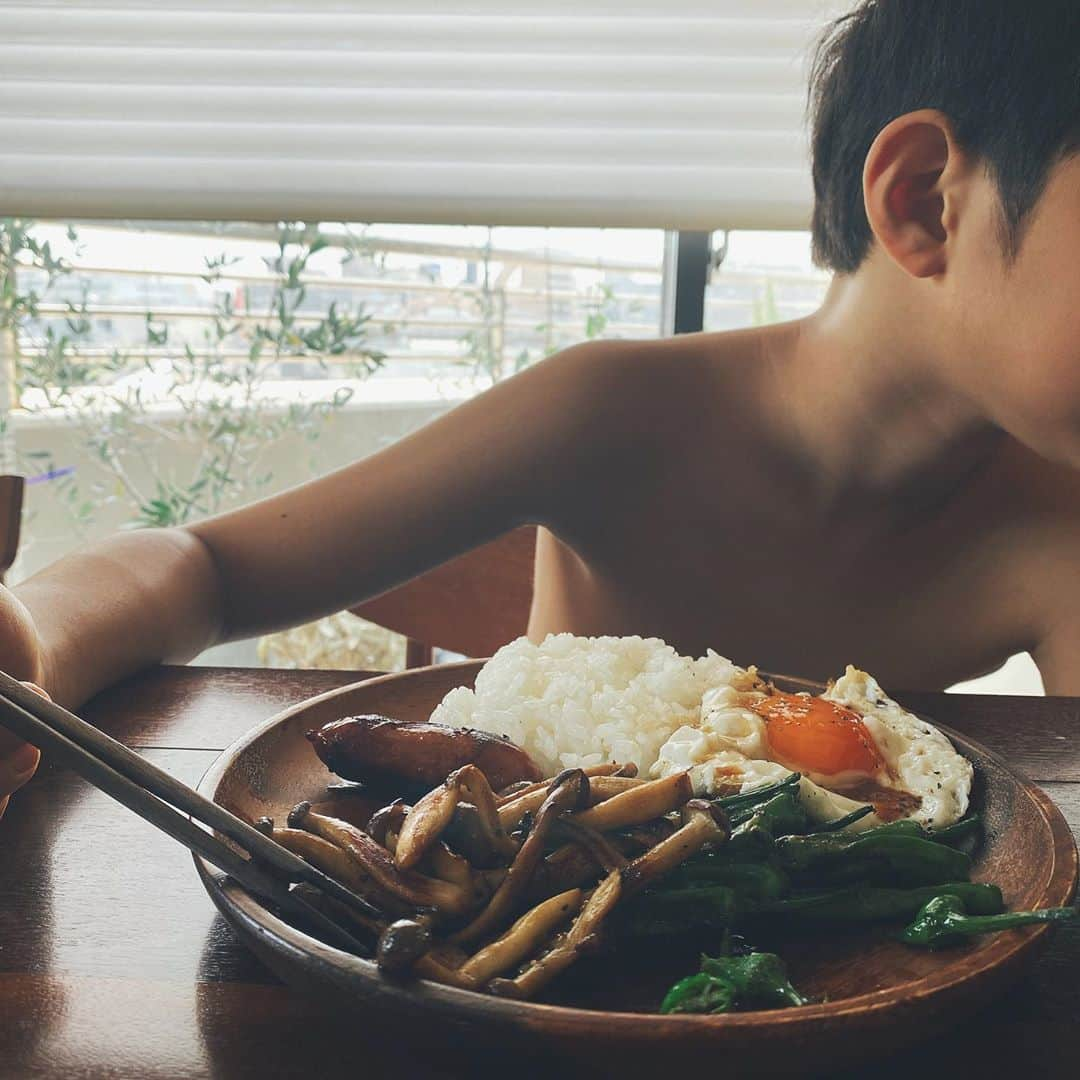 鈴木紗理奈さんのインスタグラム写真 - (鈴木紗理奈Instagram)「Naked BreakFast  #munehiroキッチン #紗理奈流dining」8月15日 10時54分 - munehirovoice