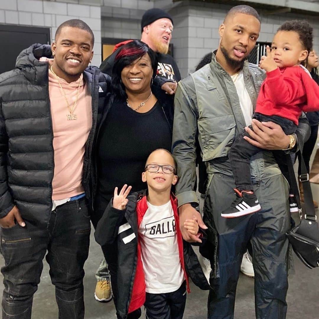 デイミアン・リラードのインスタグラム：「Team Lillard.」