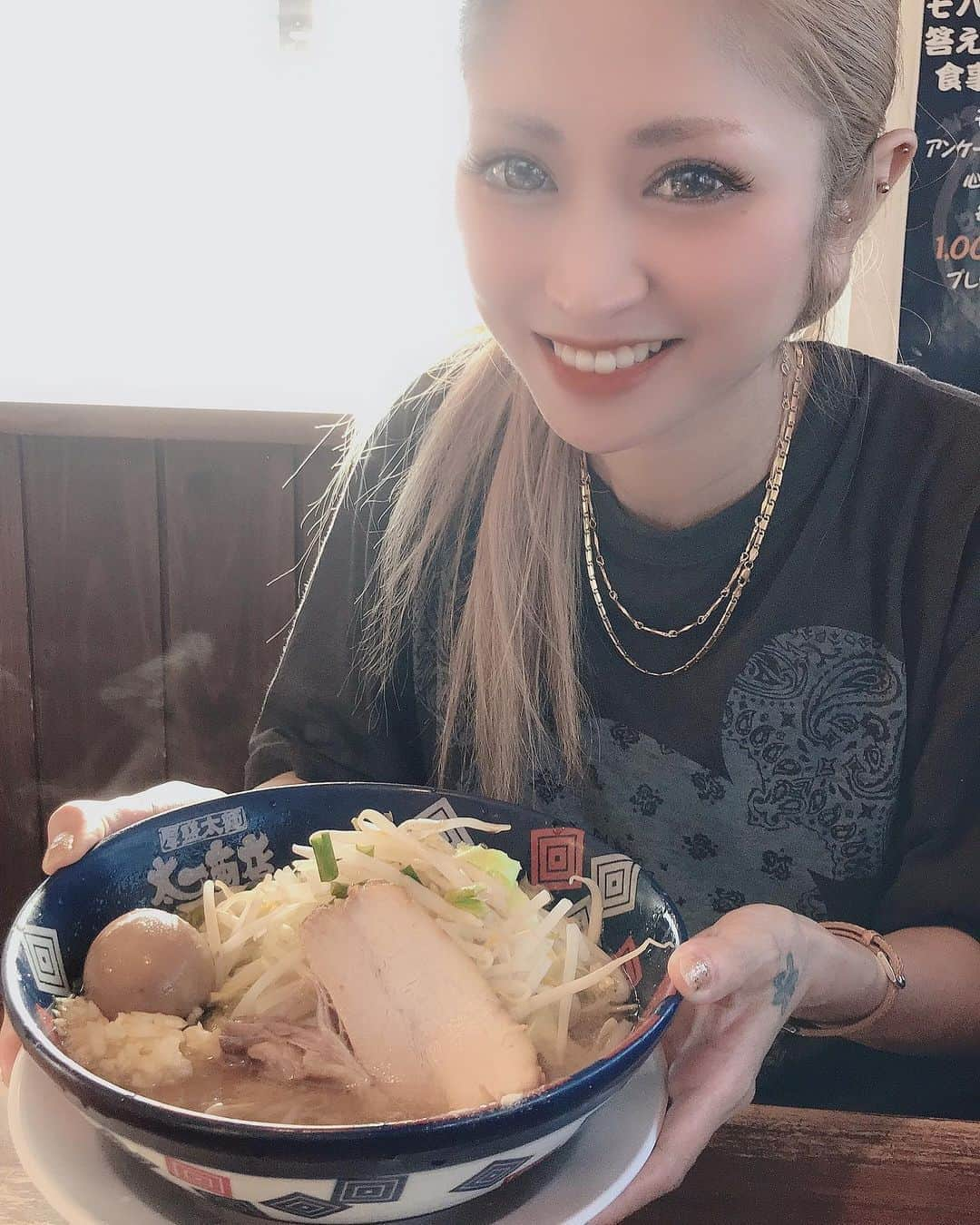 一井悠理さんのインスタグラム写真 - (一井悠理Instagram)「昨日の #ラーメン #太一商店 #小盛り #ニンニクマシマシ #味玉 #二郎系 #太麺 #つけ麺もあるよ #まぜそばもあるよ #熊本ラーメン」8月15日 11時04分 - yuripoyo.1212