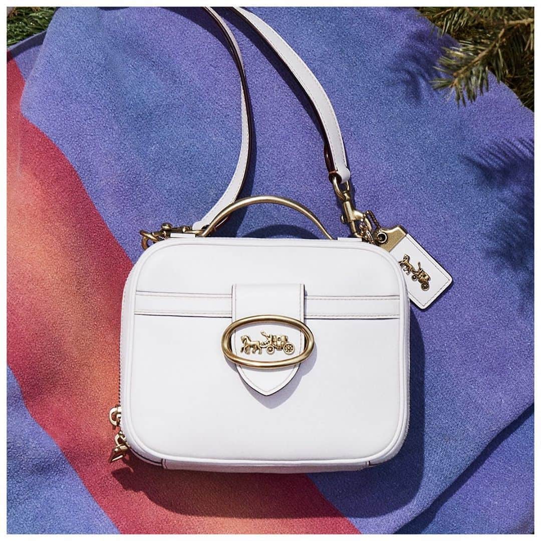 のインスタグラム：「Meet our new Riley Lunchbox. (This one's too good for 🥪s though.) #CoachNY」
