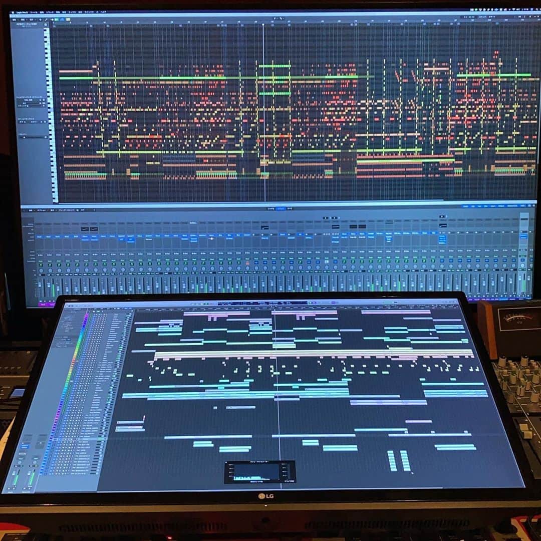 tokuのインスタグラム：「MacPro2013(12Core64GBMem.)で、 パツパツだったLogicセッション。 #macpro2019 #28cores #logicprox」