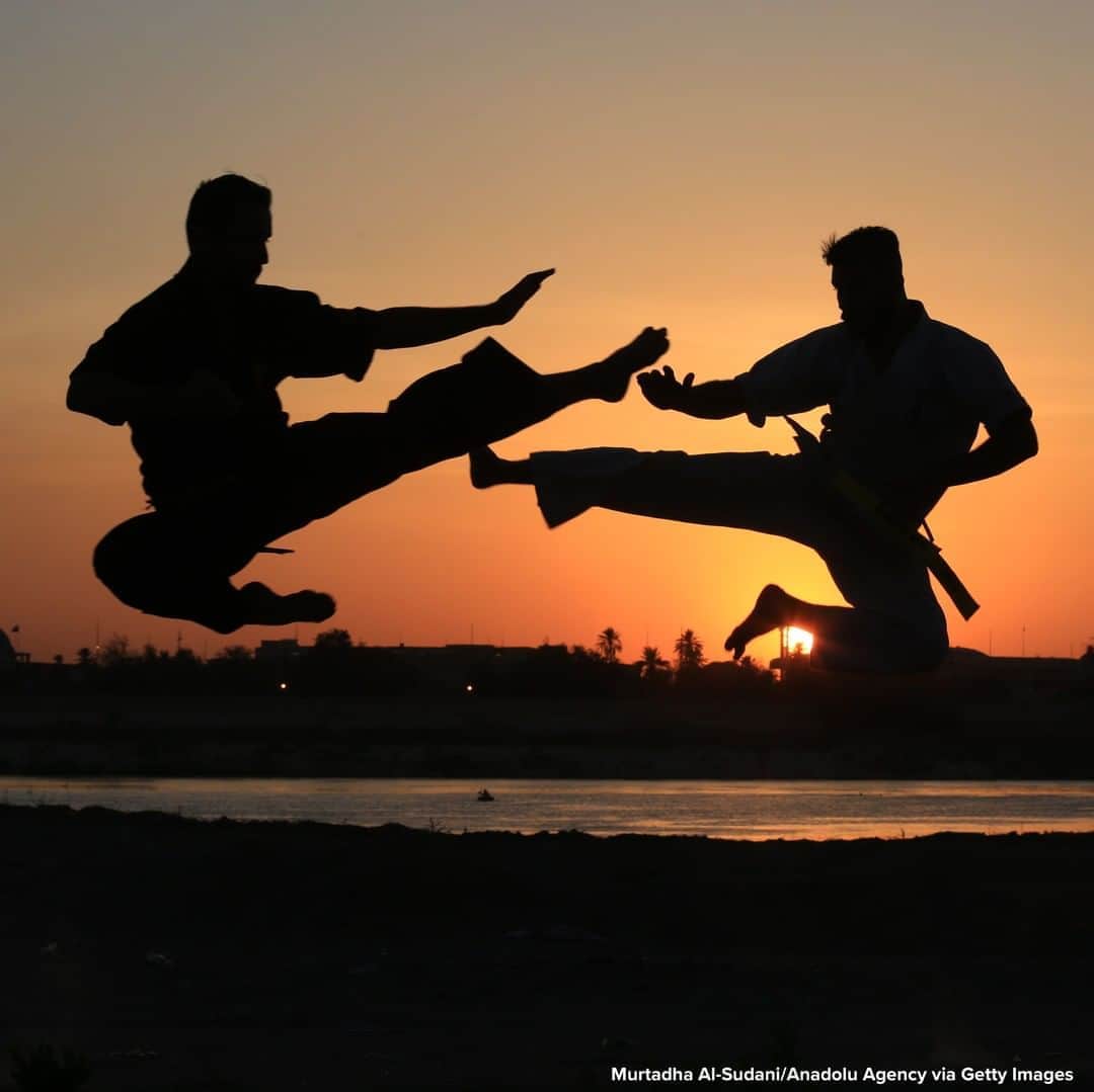 ABC Newsさんのインスタグラム写真 - (ABC NewsInstagram)「Athletes practice martial arts before the sunset at Abu Nuwas Park in Baghdad, Iraq. #sunset」8月15日 11時39分 - abcnews