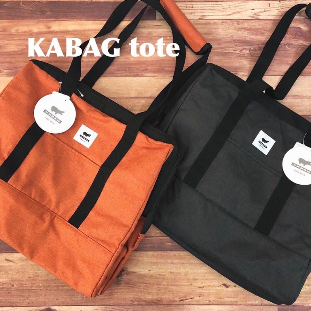 ファンビ寺内 (fanbi) さんのインスタグラム写真 - (ファンビ寺内 (fanbi) Instagram)「カバッグ　トート・ミニ  . カバの口のように大きく開く保温保冷バッグ「KABAGシリーズ」🦛 使わないときは折りたたんでコンパクトに✨ カラーはオレンジ・ブルー･グレー・ブラックの4色展開です！  【カバッグミニ】最近テレビでもよく紹介されている「KABAG　mini」はトート･ショルダー･リュックの3way‼︎  サイズ：W27×H36.5×D18cm  ✔︎小売価格¥4,900が会員価格¥2,940(税抜)✨  【カバッグトート】2Lペットボトル12本収納可能😳  サイズ：W41×H36×D27cm ✔︎上代¥3,900が会員価格¥2,340(税抜)✨  #fanbiTown1-2階に入荷しています✨数量限定です❗️ . ⚠️お問い合わせは… インスタグラム プロフィールページの電話・メール、もしくはホームページのお問い合わせ よりお願いします🙇🏻‍♀️ TEL：06-6262-2161(代表) MAIL：info@fanbi.co.jp -------------------- #ファンビ寺内 は、会員制の #卸問屋 です。 店舗へのアクセス、ご利用方法はプロフィールのURLからご確認ください😊 -------------------- #フォローしてね 😉💕 . #ファンビ #fanbi寺内 #fanbi #寺内 #大阪 #osaka #本町 #honmachi #堺筋本町 #sakaisujihonmachi  #問屋 #カバッグ #KABAG #kabagmini #kabagtote #カバッグミニ #カバッグトート #エコバッグ #マイバッグ」8月15日 11時40分 - fanbi_official