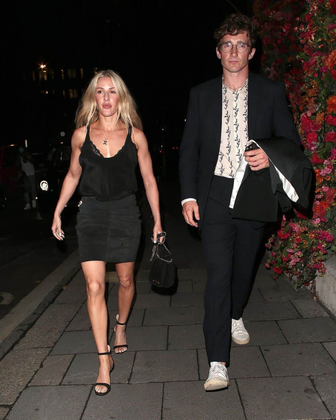 Just Jaredさんのインスタグラム写真 - (Just JaredInstagram)「@elliegoulding is joined by husband Caspar Jopling for a date night in London! #EllieGoulding #CasparJopling Photos: Getty/GC Images」8月15日 11時34分 - justjared