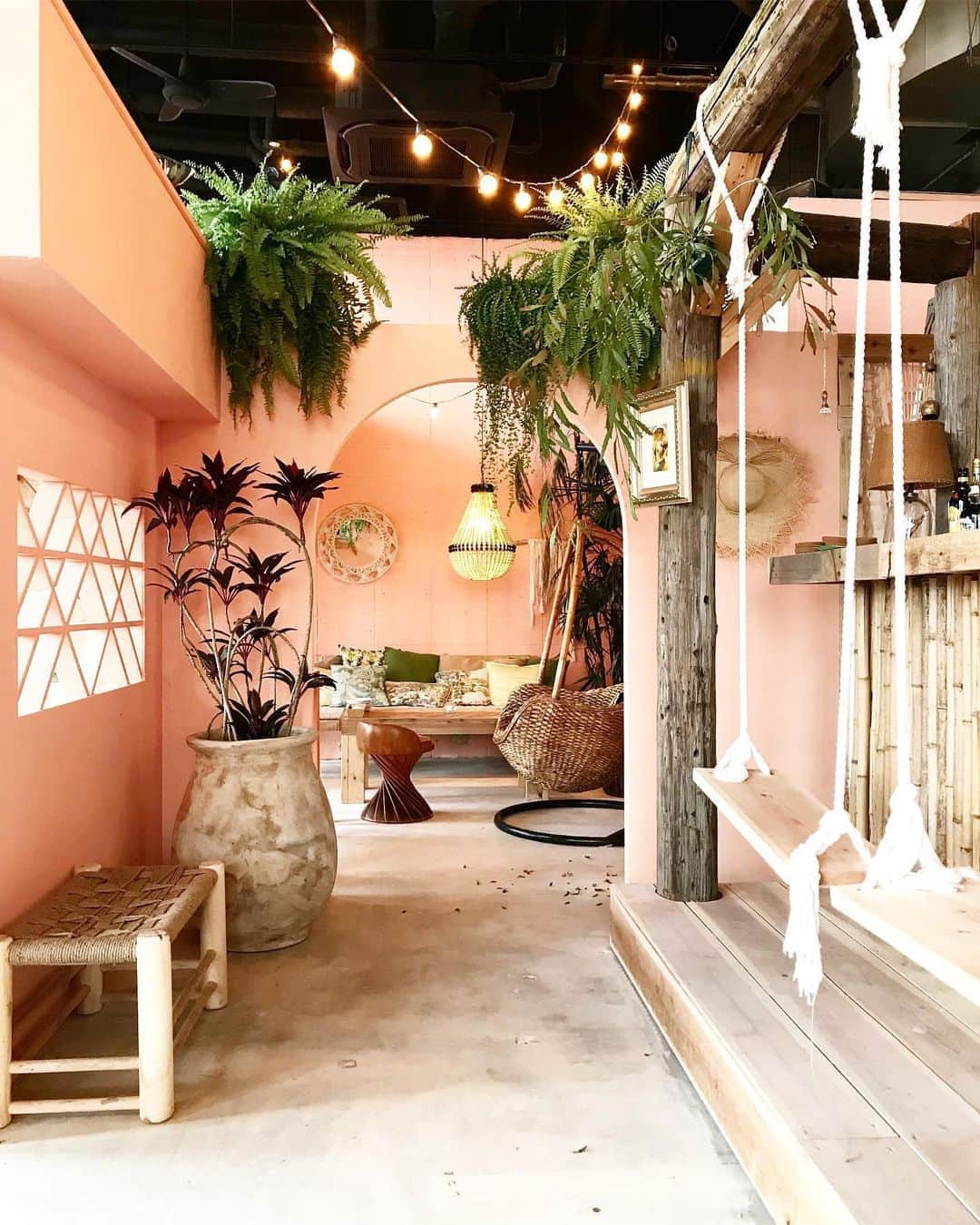 Jura Furnitureのグルメインスタ