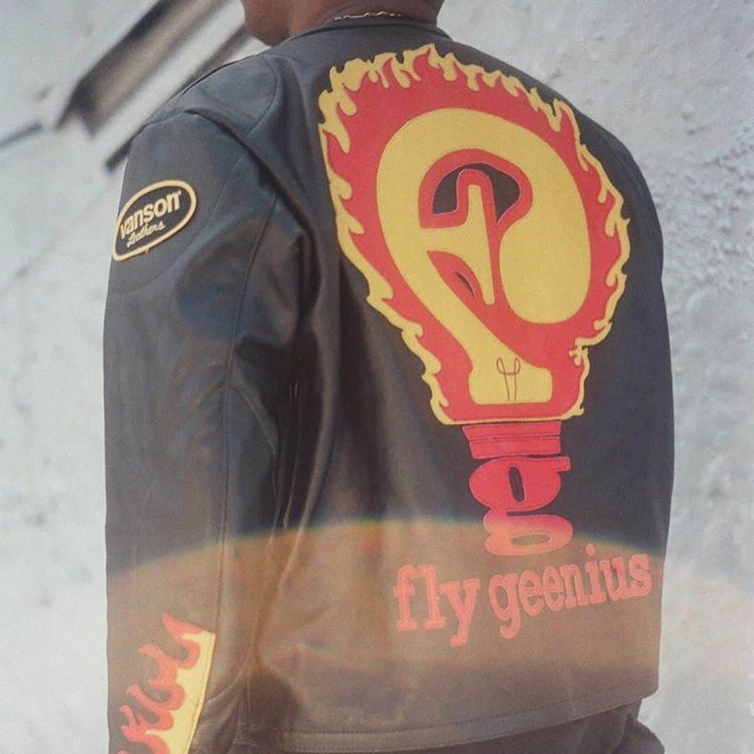 バンソンさんのインスタグラム写真 - (バンソンInstagram)「We’re gearing up for our official @vansonleathers x @flygeenius launch in September. Today’s release is The Flame Racer jacket with our customized FG logo inspired by the collection’s theme “Race To Success”. Never give up! Available on our site now www.flygeenius.com . . 📸: @notdevvvvv  #vansonleathers #leathers #custom #leatherwork #graphics #vanson #flames #hot #style @flygeenius」8月15日 12時01分 - vansonleathers