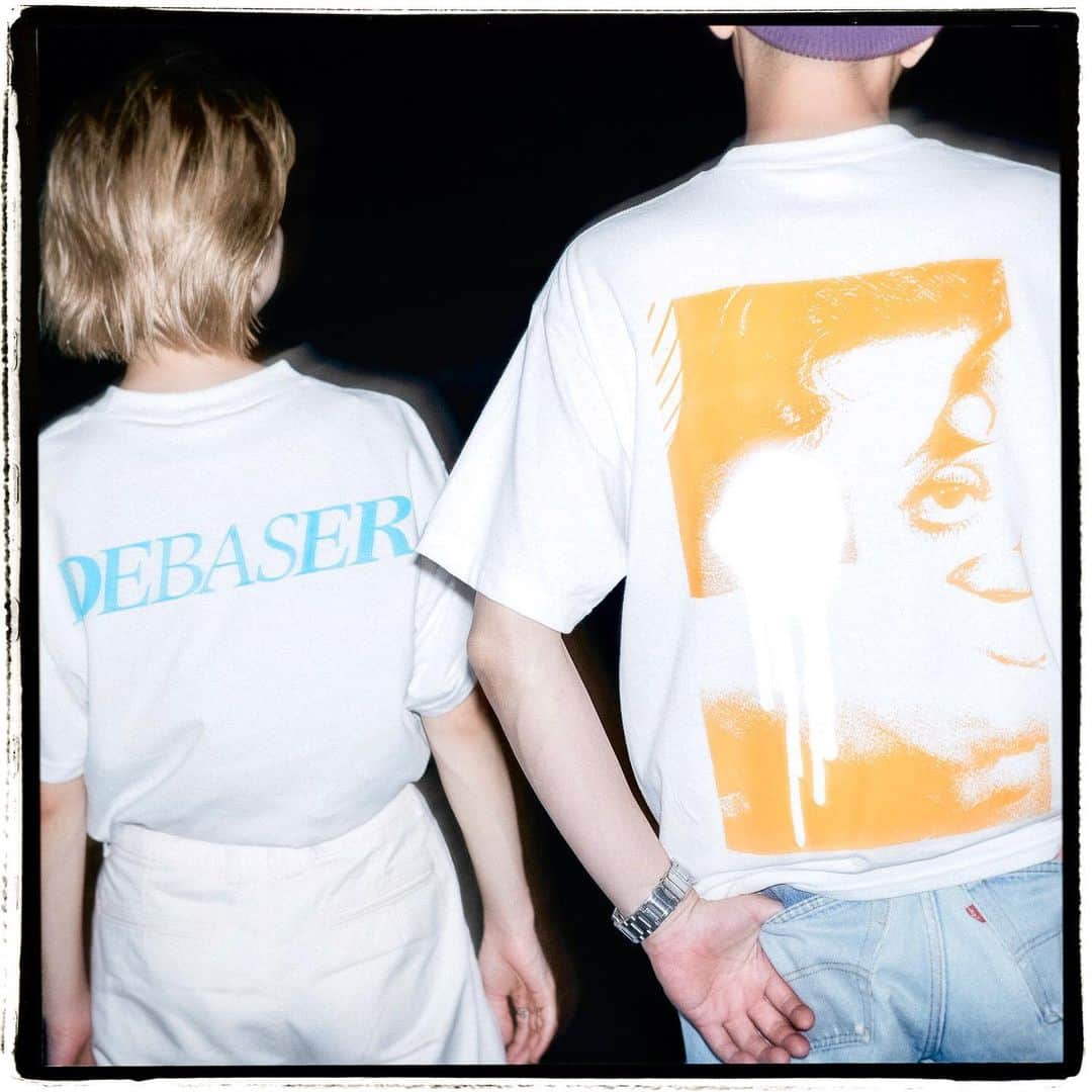 吉木諒祐のインスタグラム：「debaserオリジナルTシャツ第2弾 販売開始しました  "debaser summer 2020"  debaser "chien" T/S (Blue) debaser "andalusia" T/S (Orange)  Size : M,L,XL  ¥5000(+tax)  Model : 塩塚モエカ（羊文学）/ 村田シゲ (口口口)  https://shopdebaser.stores.jp/  ショップページは僕のプロフィールのリンクからも飛べます」