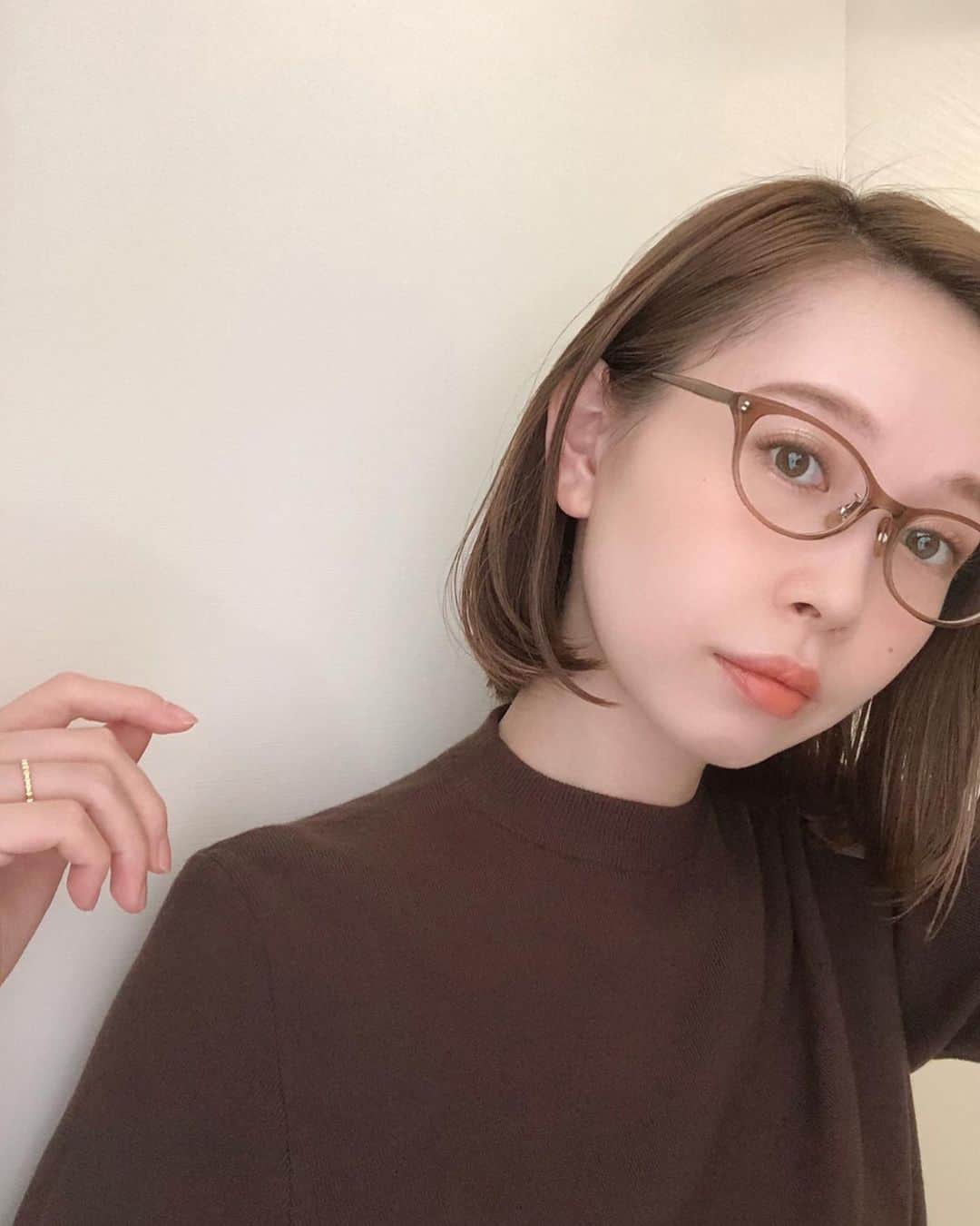 のインスタグラム：「新しい眼鏡🍇 クリアブラウンのフレーム🍫♡ 度も合わせてもらったしよく見える🥰 . #bjclassic #eveunblue #eyewear #eyewearfashion #眼鏡」