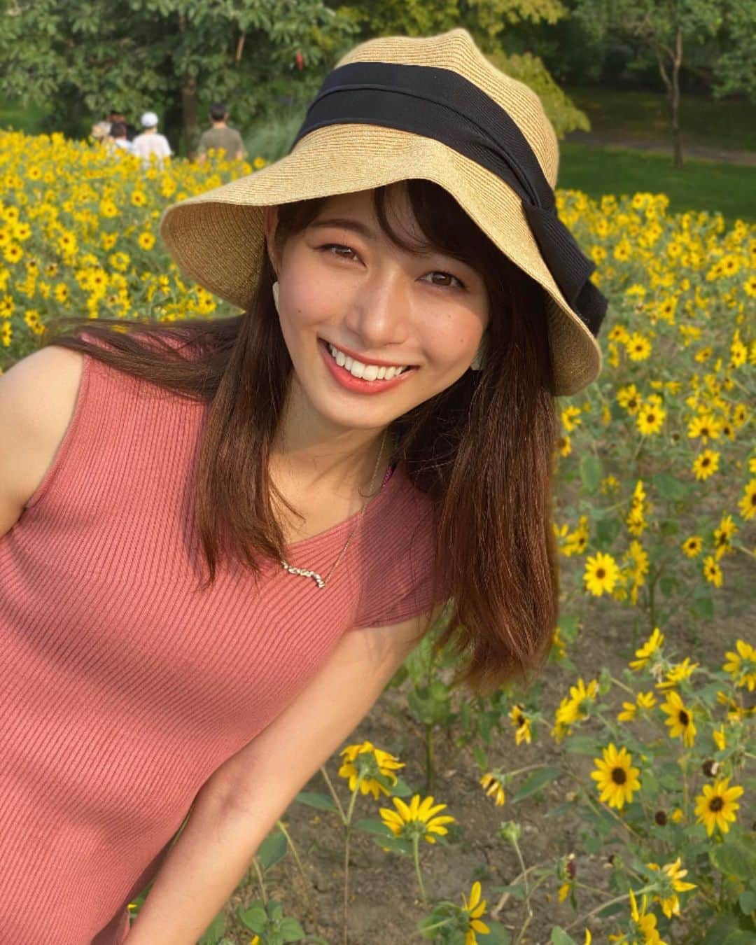 海老原優香さんのインスタグラム写真 - (海老原優香Instagram)「#🌻﻿  ﻿ 暑さに気をつけて頑張りましょう〜🕊﻿ ﻿ #焼けました #麦わら帽子#👒﻿ #ひまわり﻿ #summer ﻿#sunflower」8月15日 12時12分 - ebioffi