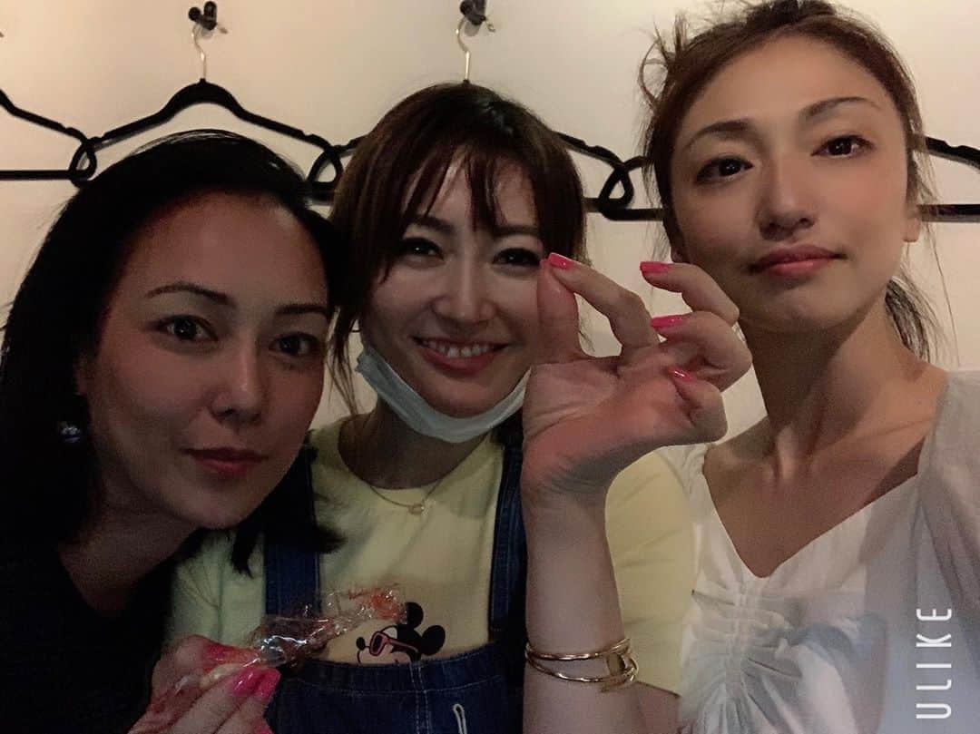 中川愛海さんのインスタグラム写真 - (中川愛海Instagram)「いつかのbefore→after(笑笑) 酔っ払い…🥴 この二人は私にとって癒しであり酔います。 @ami_nakagawa_  #中川愛海 #一日一回カンパイ」8月15日 12時35分 - ami_nakagawa_