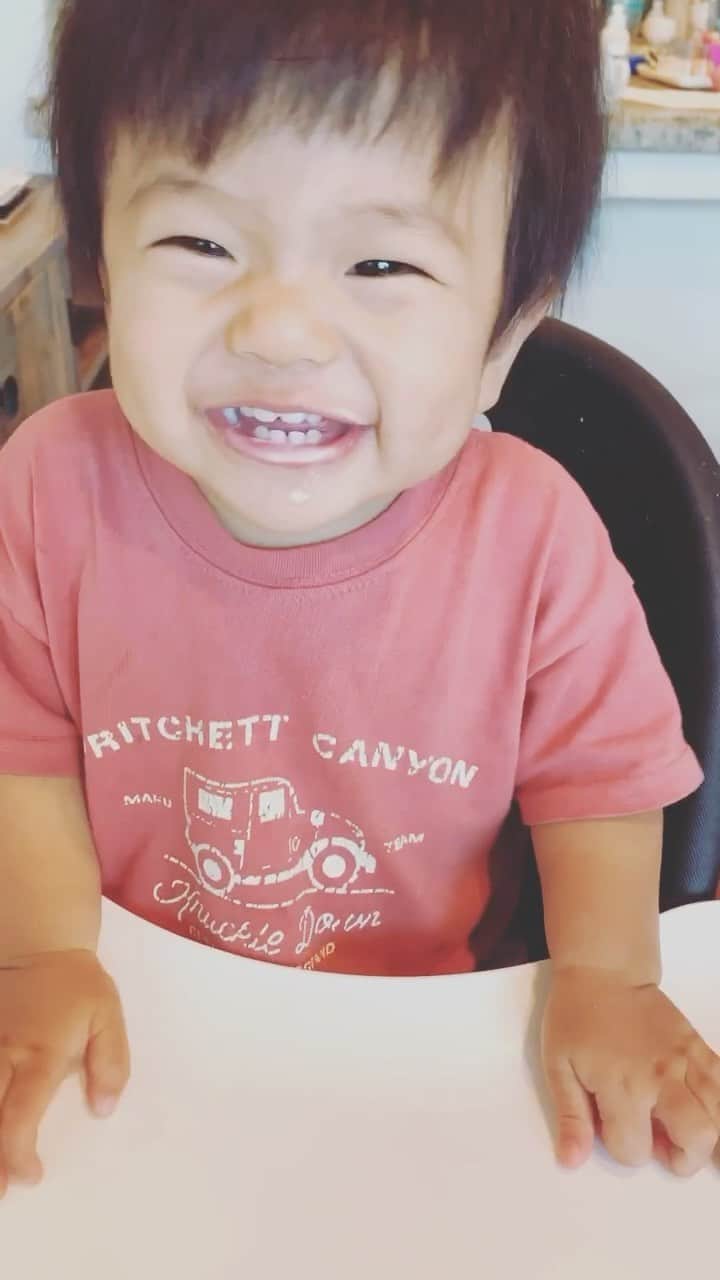 高木りなのインスタグラム：「Cry... eat... play... and smile🐣 泣いて食べて遊んで笑って。 忙しい1日でした✨ 울고 먹고 놀고 마지막 웃고 바쁜 하루였습니다.  #babyboy #baby #kids #momlife #男の子 #男の子ママ #0歳 #아들 #아들맘 #아들둘맘」